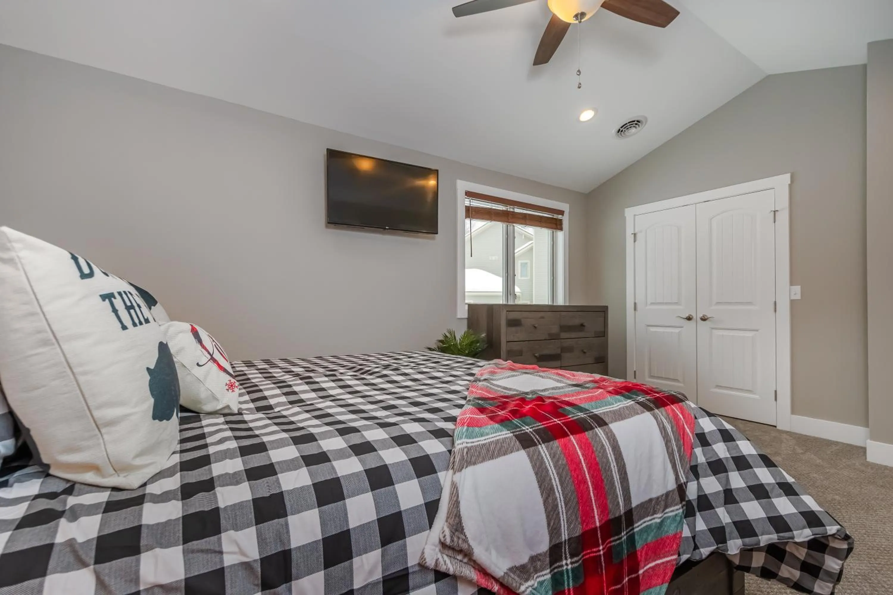 Property building, Bed in Alla Famiglia