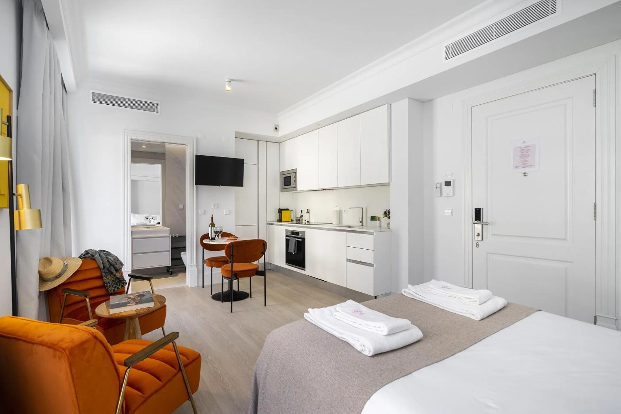 Photo of the whole room, Bed in Les Deux Mariettes Apartments & Suites