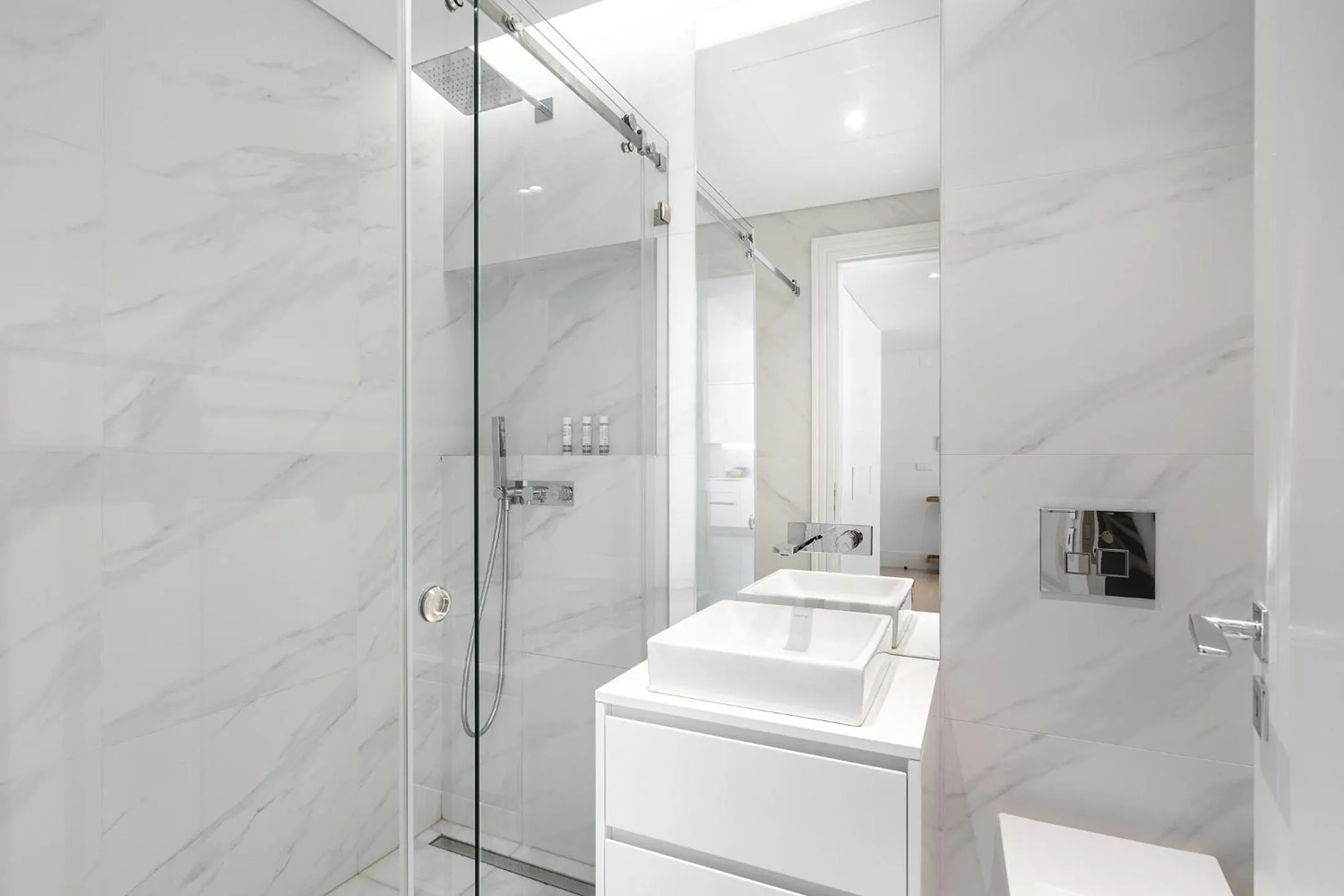 Shower in Les Deux Mariettes Apartments & Suites