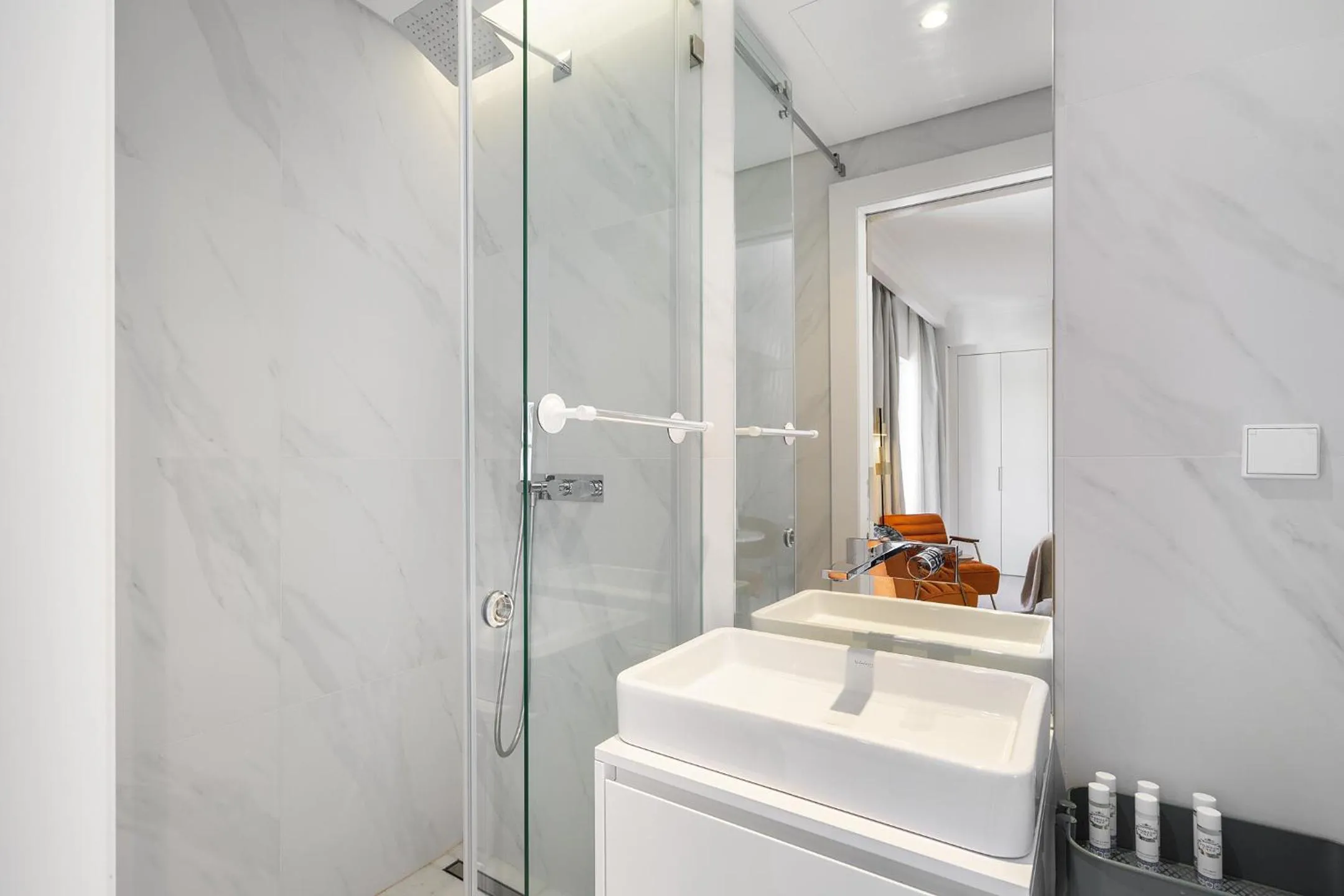 Shower in Les Deux Mariettes Apartments & Suites