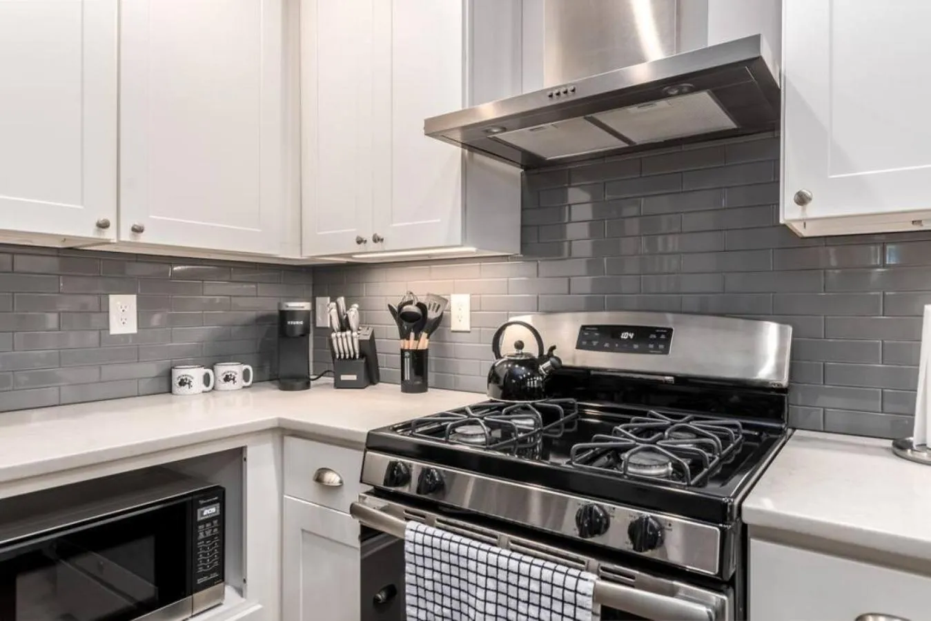 Kitchen or kitchenette in Soaring 2-Bedroom Parkside Loft Walkable to it All