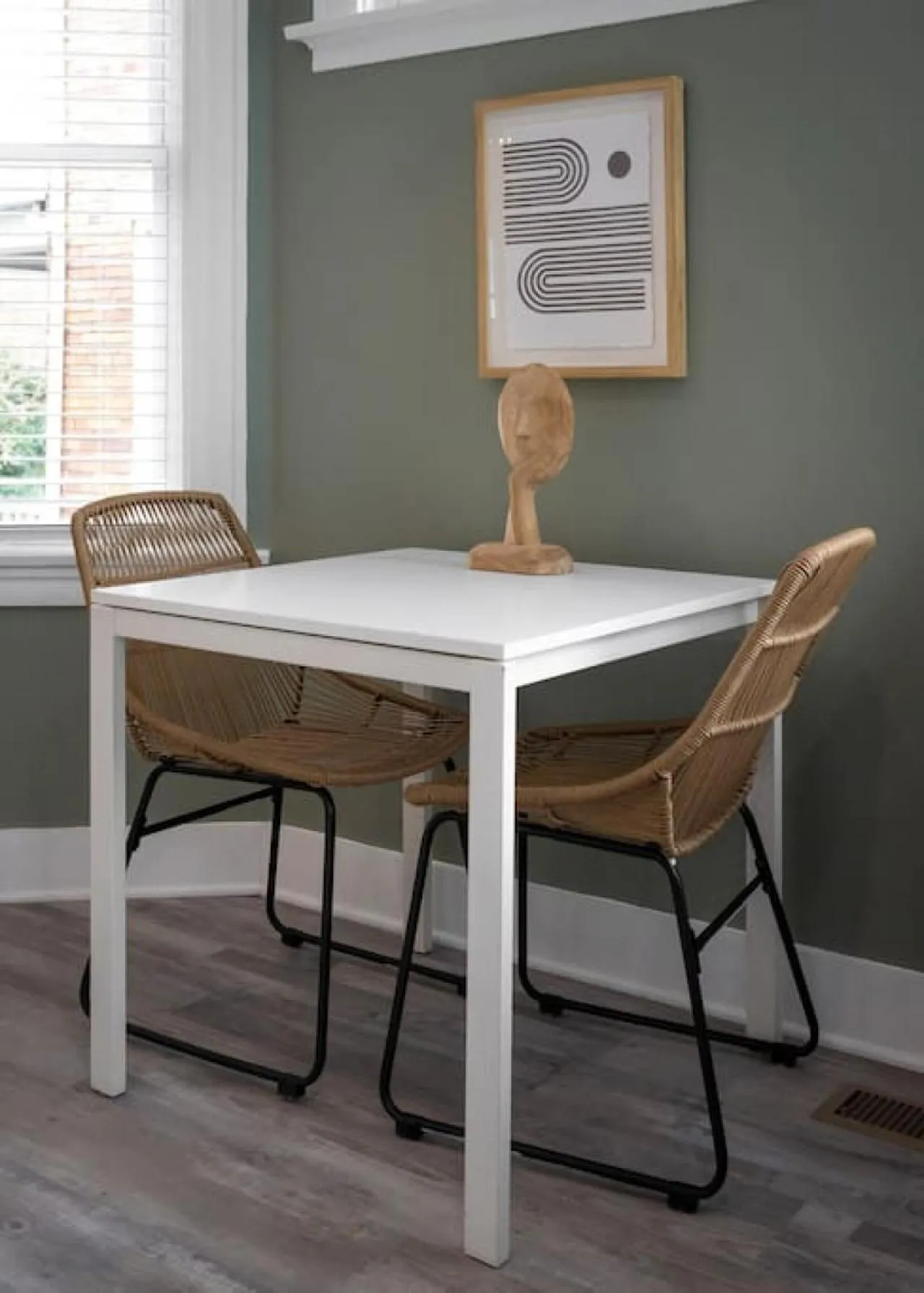 Dining area in Deluxe 4-Bedroom w Huge Deck 3-Min to Downtown