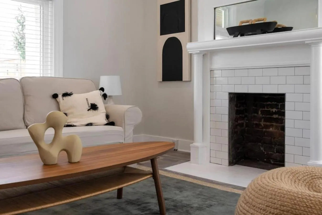 Living room in Deluxe 4-Bedroom w Huge Deck 3-Min to Downtown