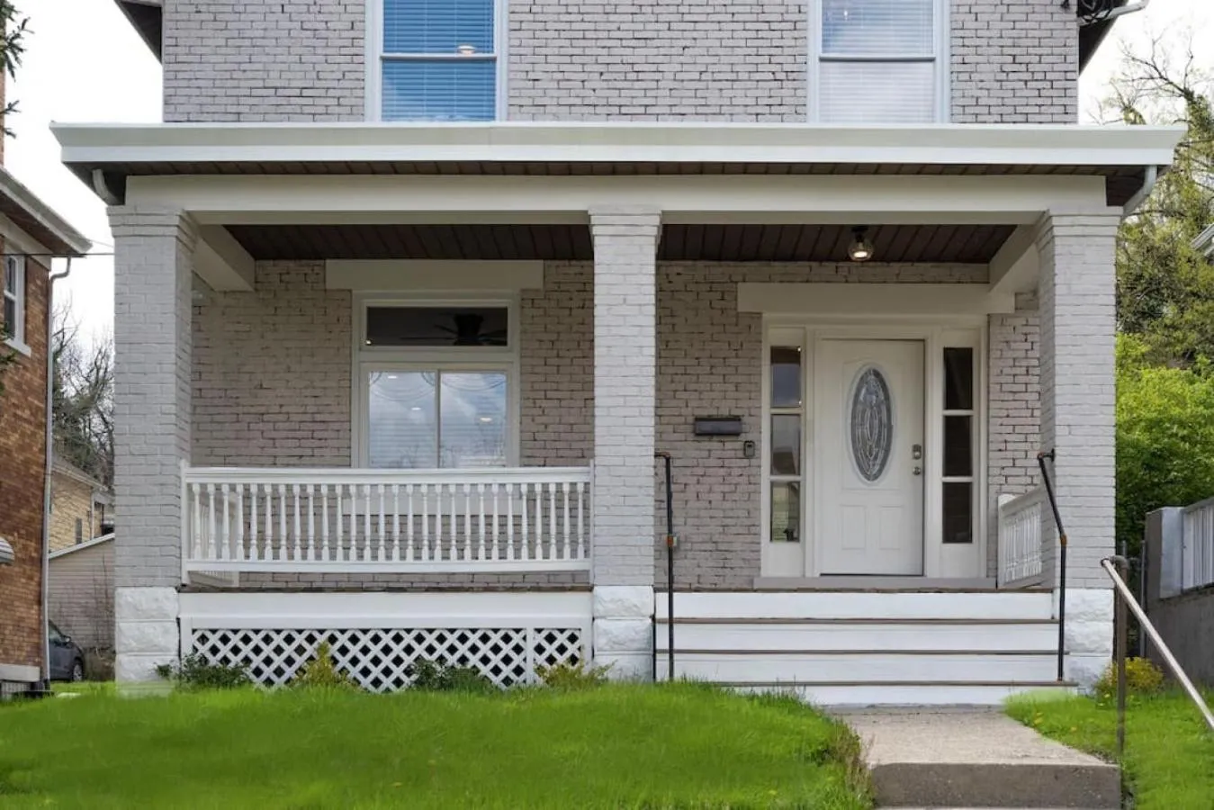 Facade/entrance in Deluxe 4-Bedroom w Huge Deck 3-Min to Downtown