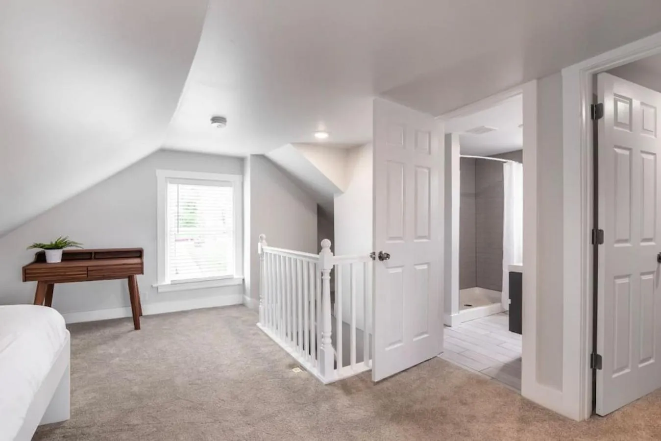 Area and facilities, Bed in Deluxe 4-Bedroom w Huge Deck 3-Min to Downtown