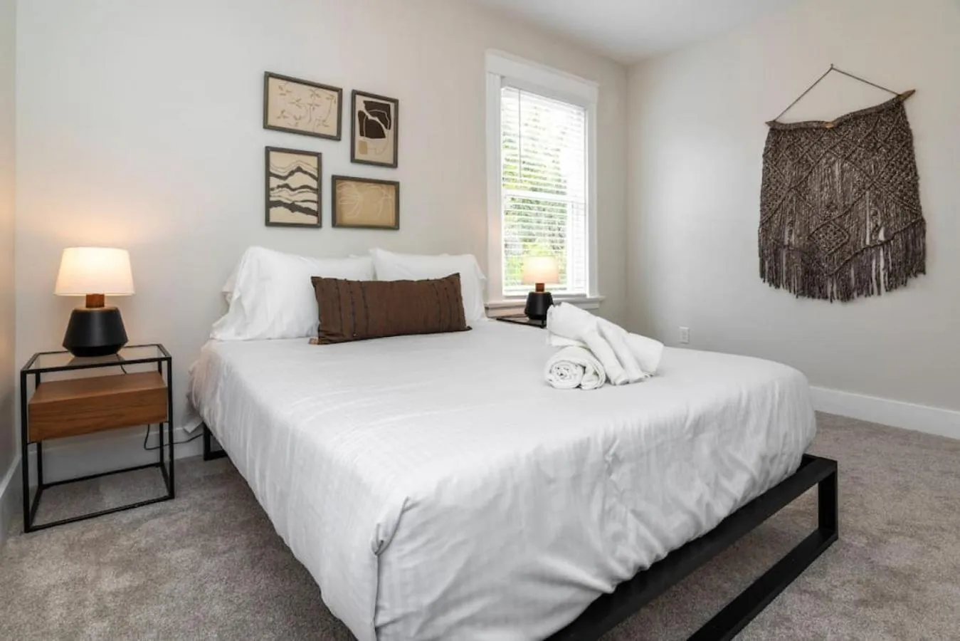 Bedroom, Bed in Deluxe 4-Bedroom w Huge Deck 3-Min to Downtown