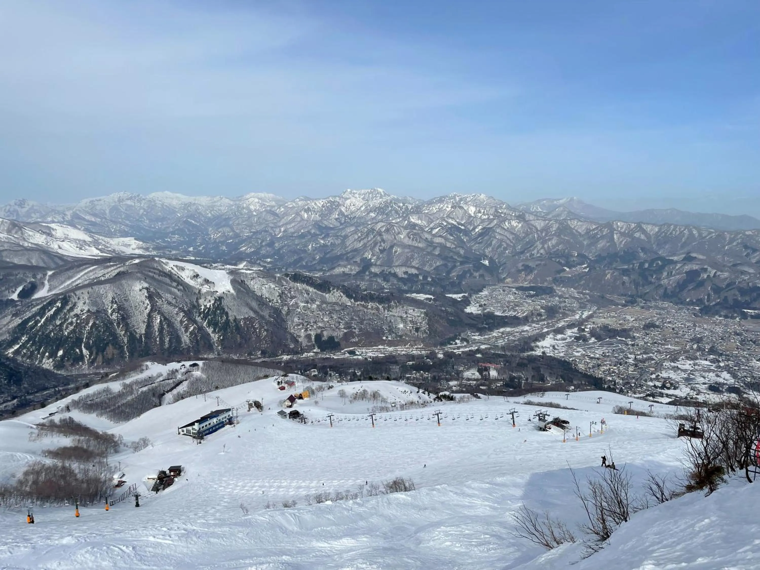 Skiing in KanollyResorts Hakuba
