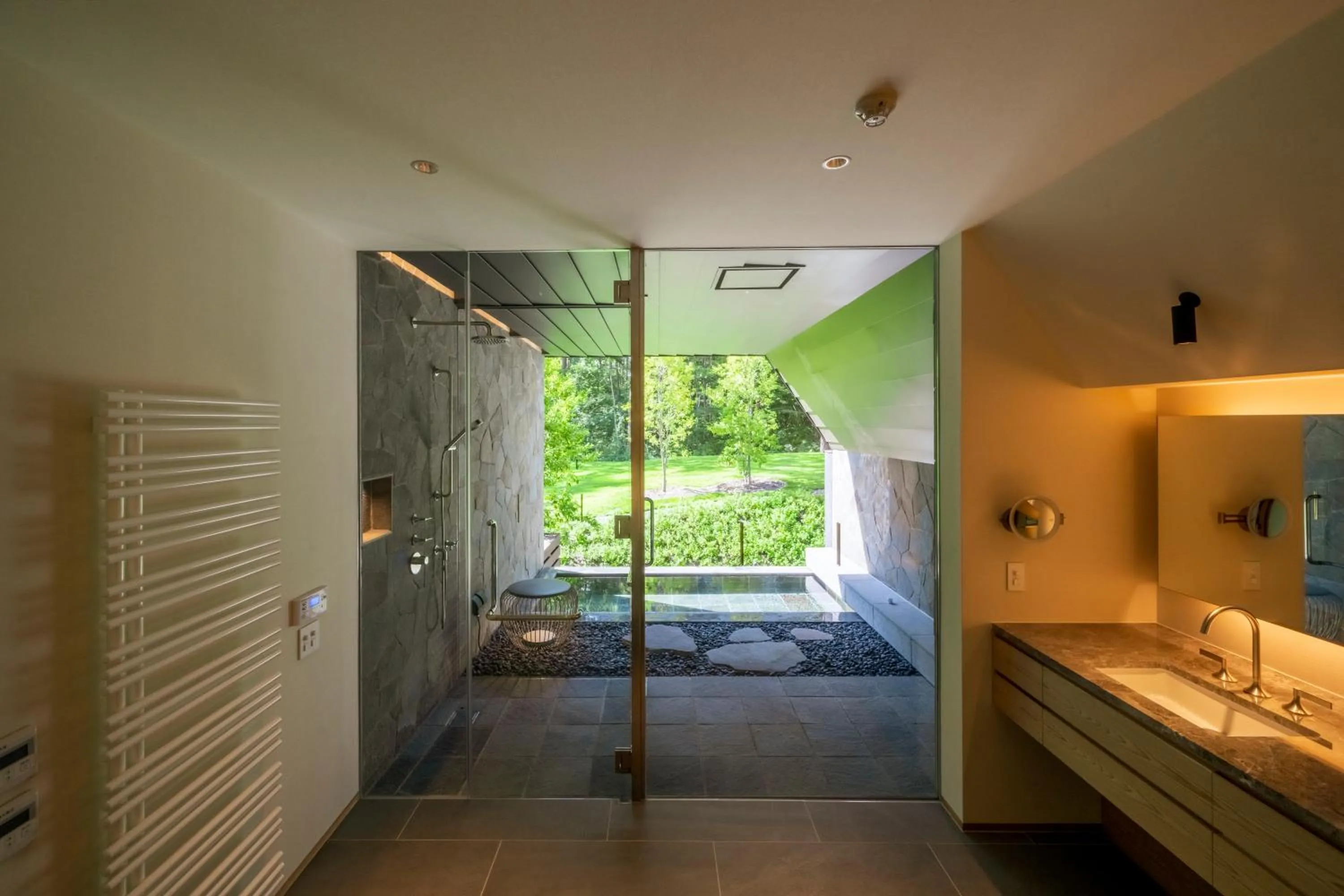 Hot Spring Bath, Bed in KanollyResorts Hakuba