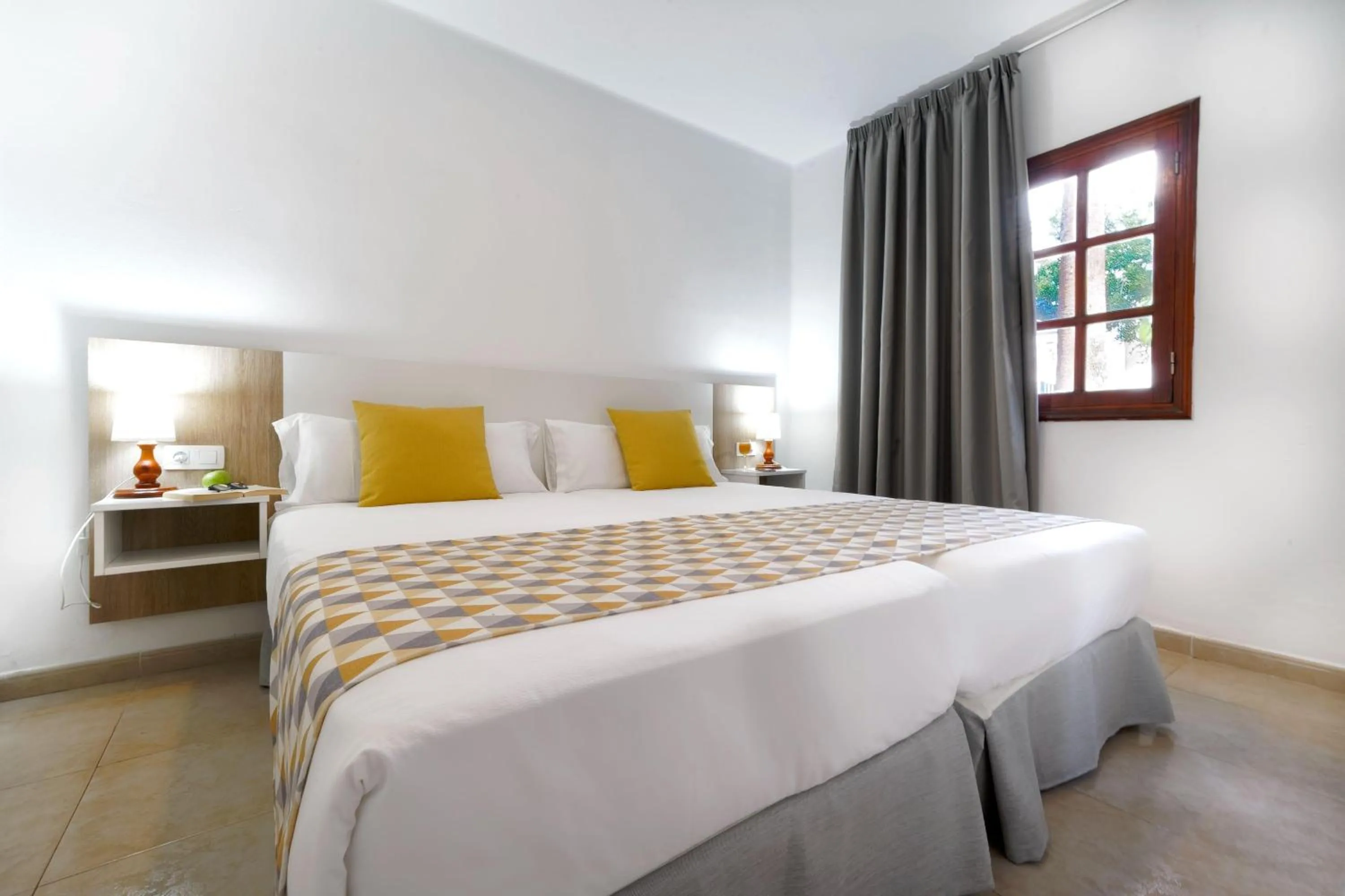 Photo of the whole room, Bed in Labranda Playa Club