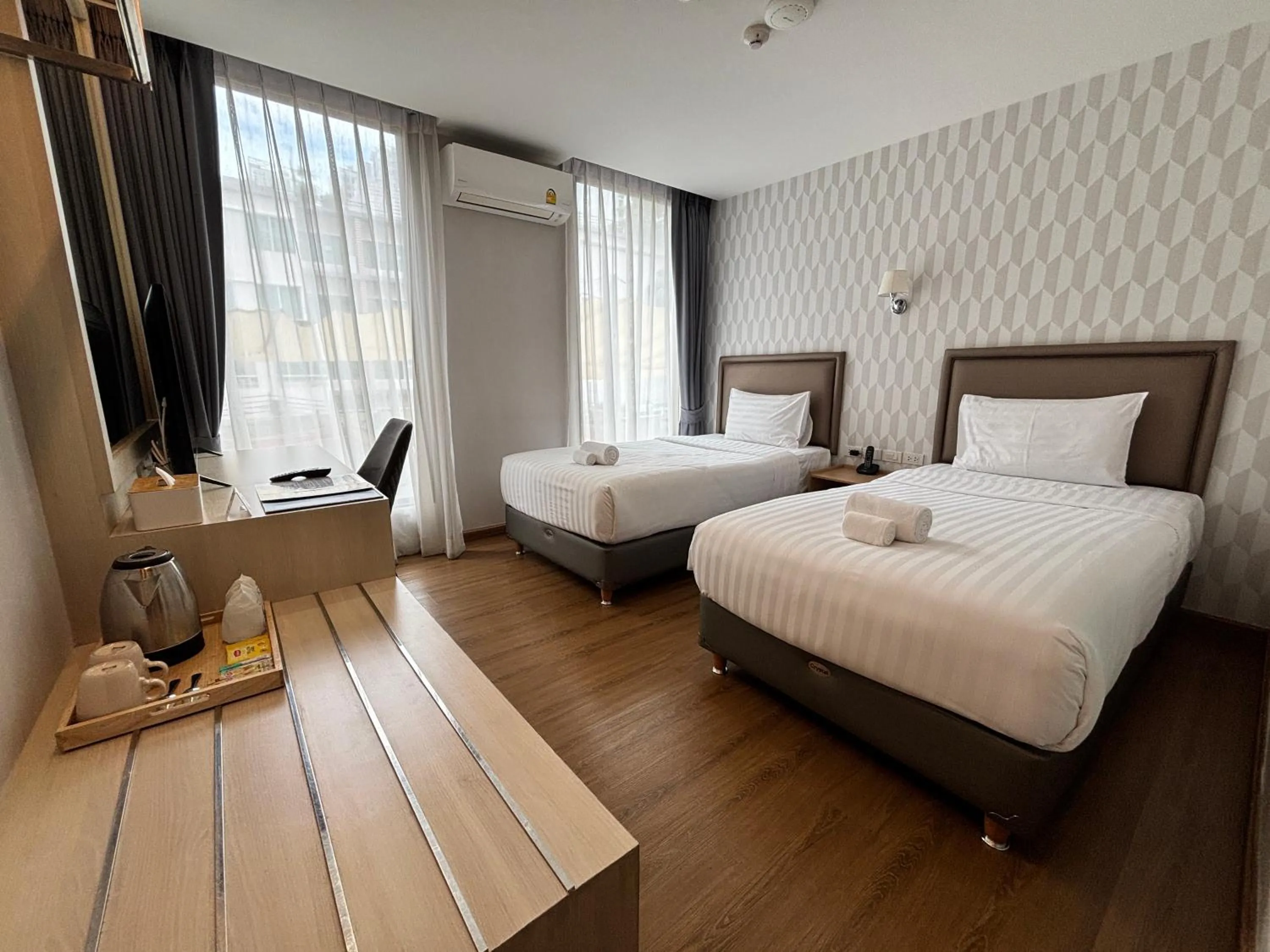 Bedroom, Bed in Lucky Hotel Bangkok