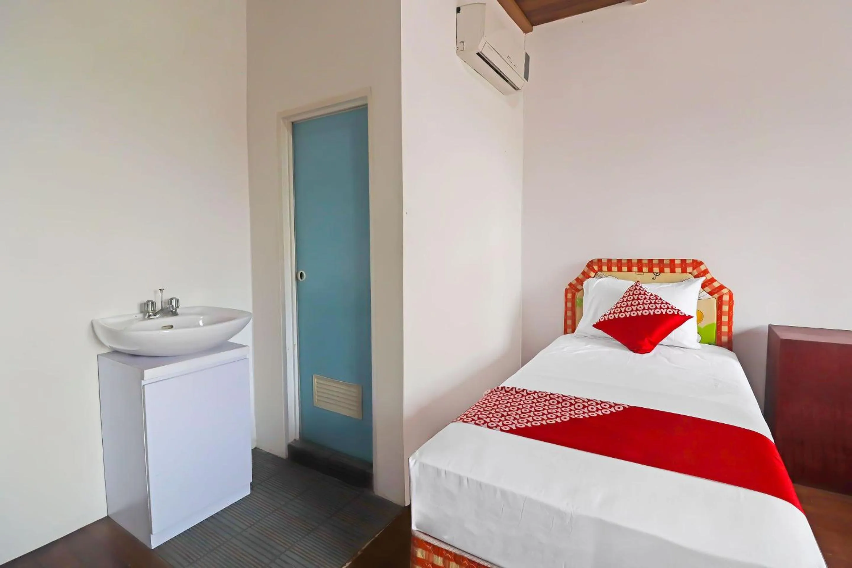 Bedroom in OYO 91807 Kemalasari Guesthouse