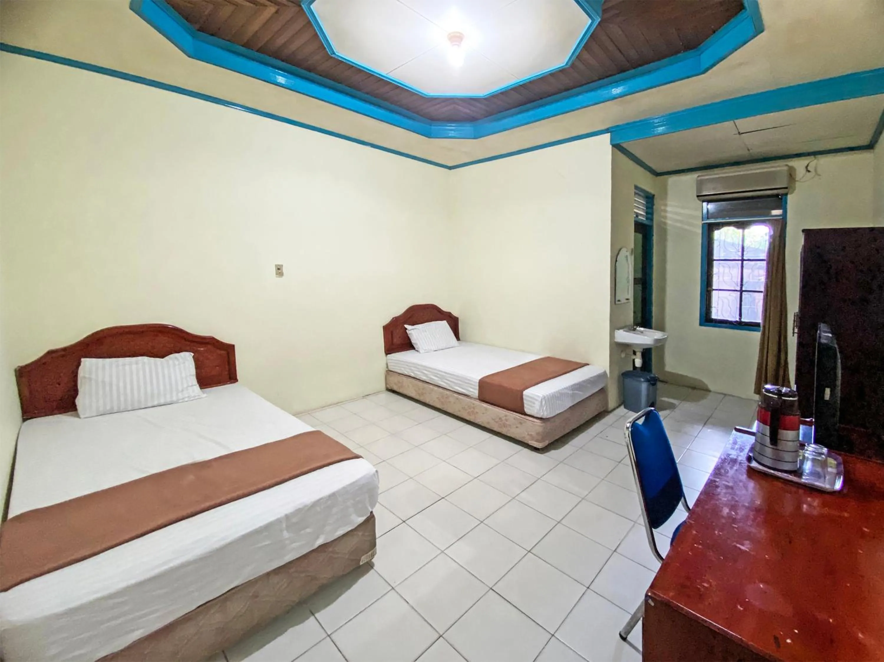 Standard Twin Room in Capital O 91806 Hotel Batu Suli