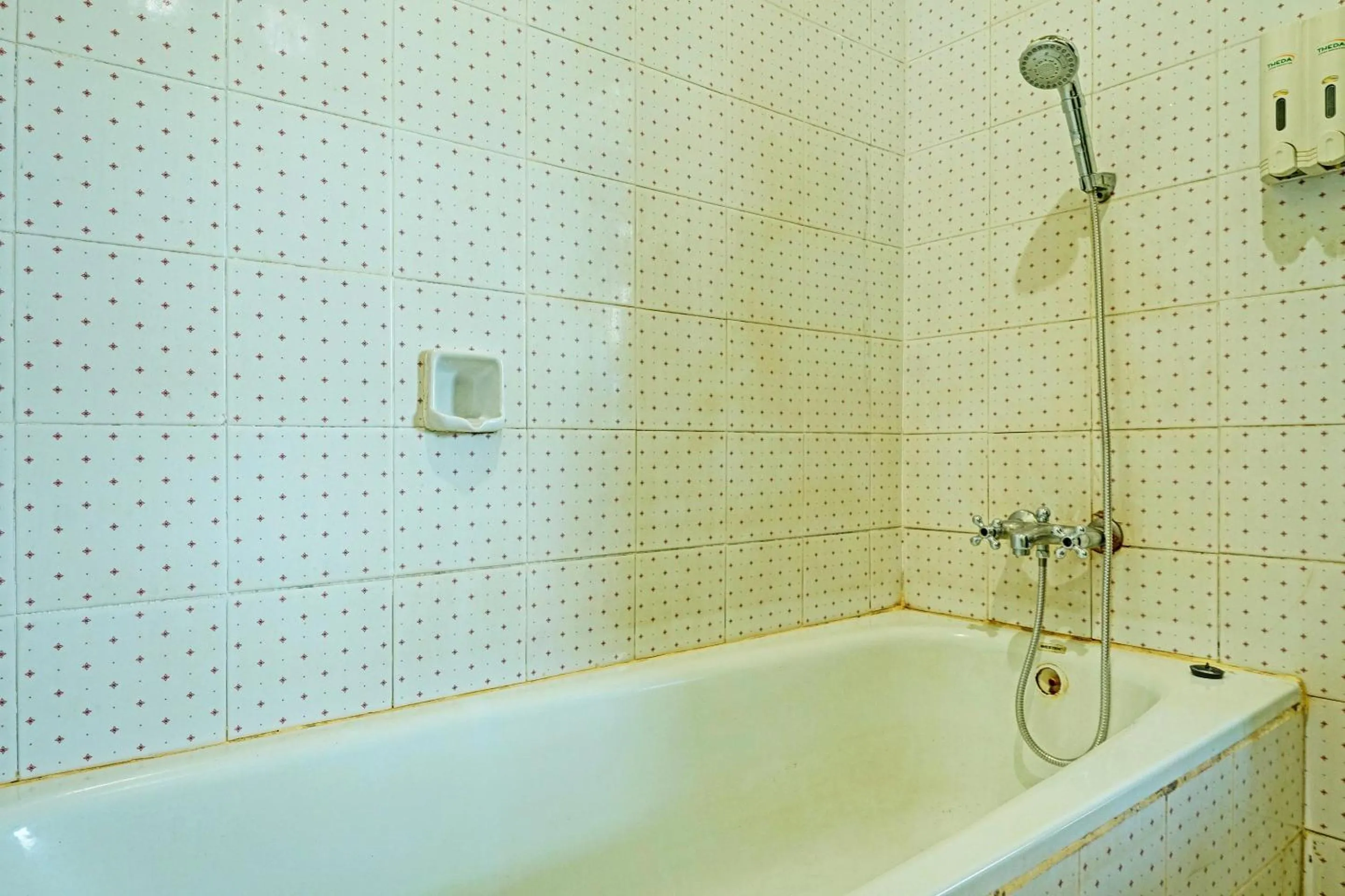 Bathroom in Capital O 91806 Hotel Batu Suli