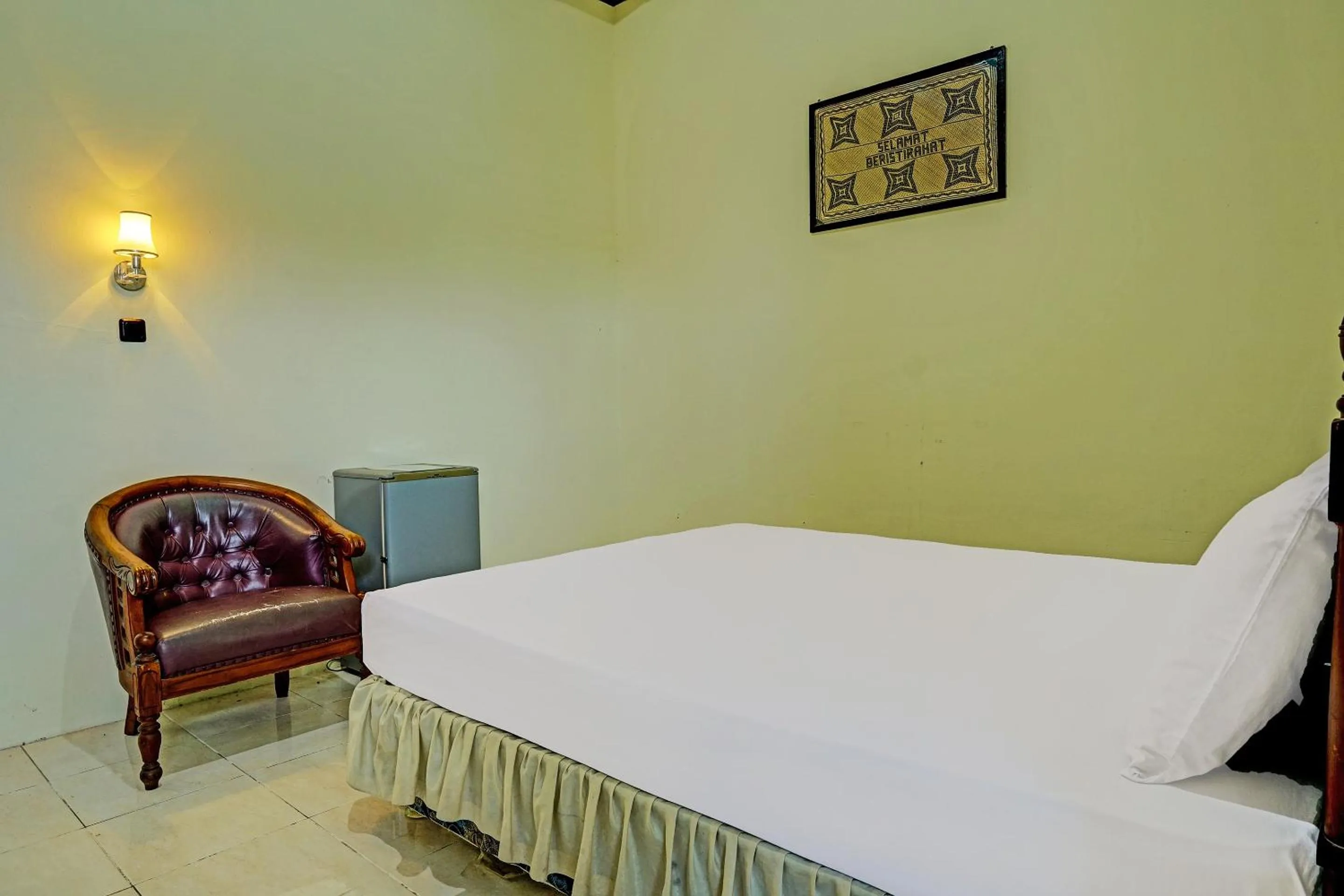 Bedroom in Capital O 91806 Hotel Batu Suli