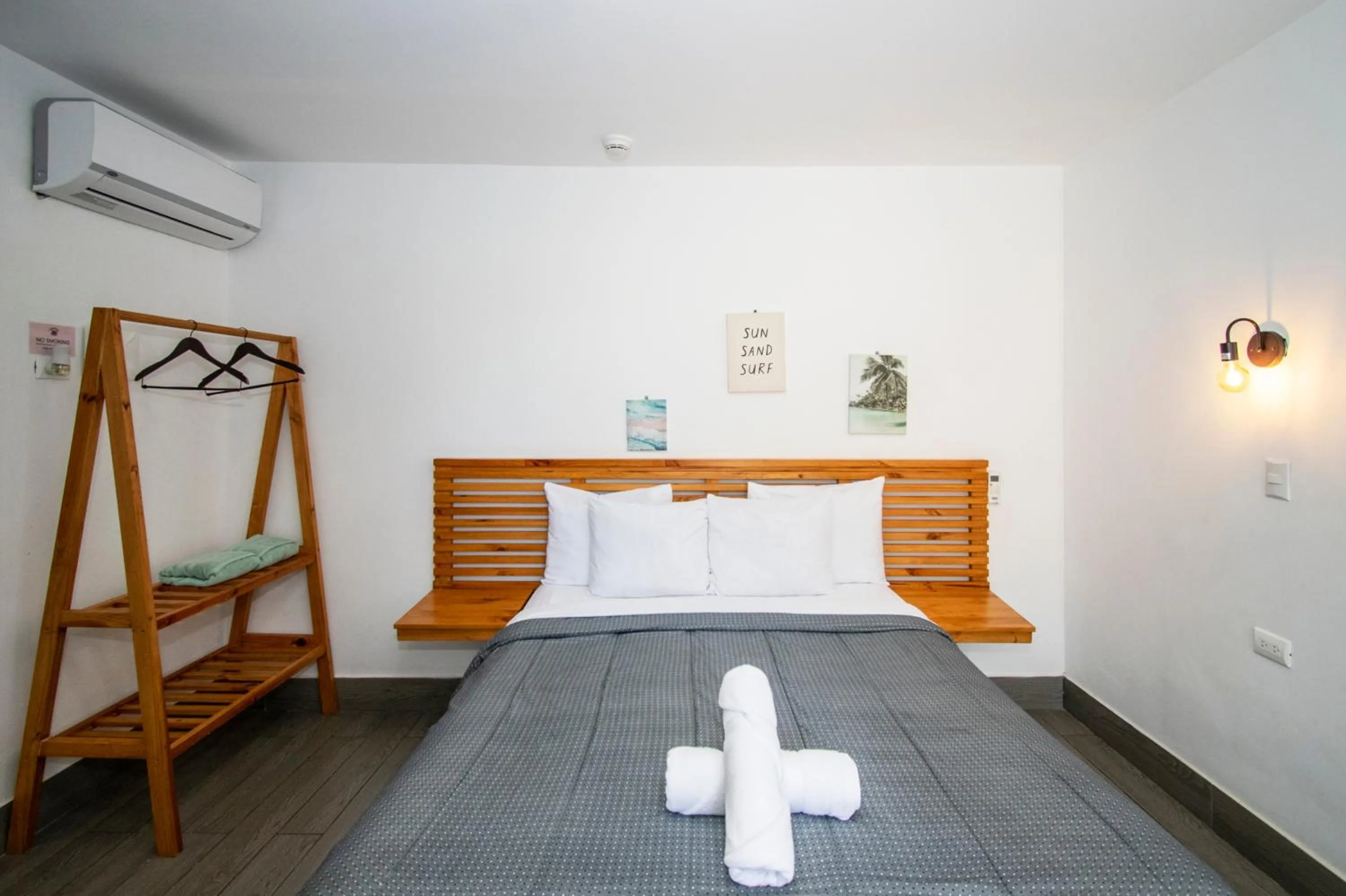 Property building, Bed in Yuli Hotel