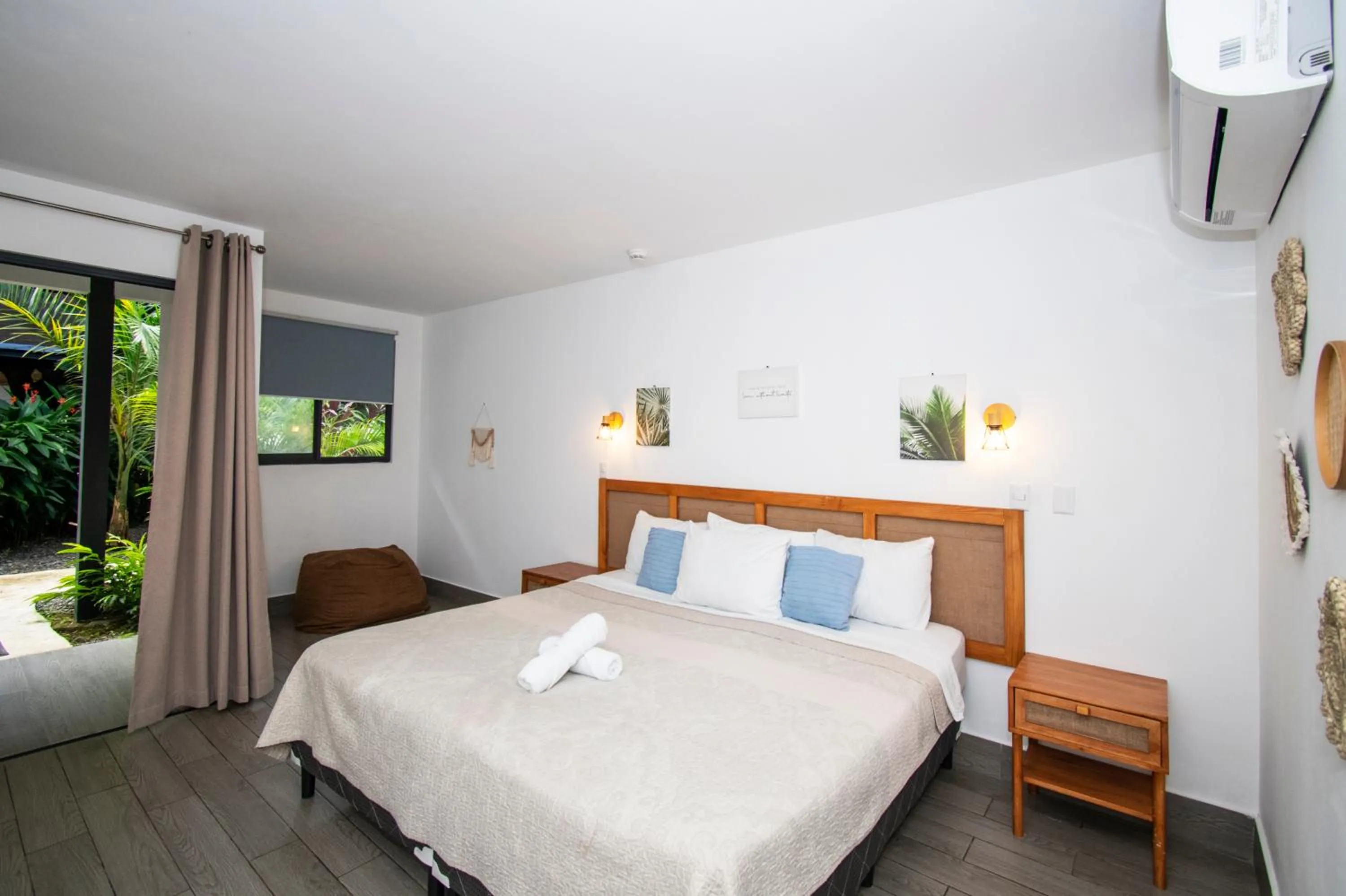 Property building, Bed in Yuli Hotel