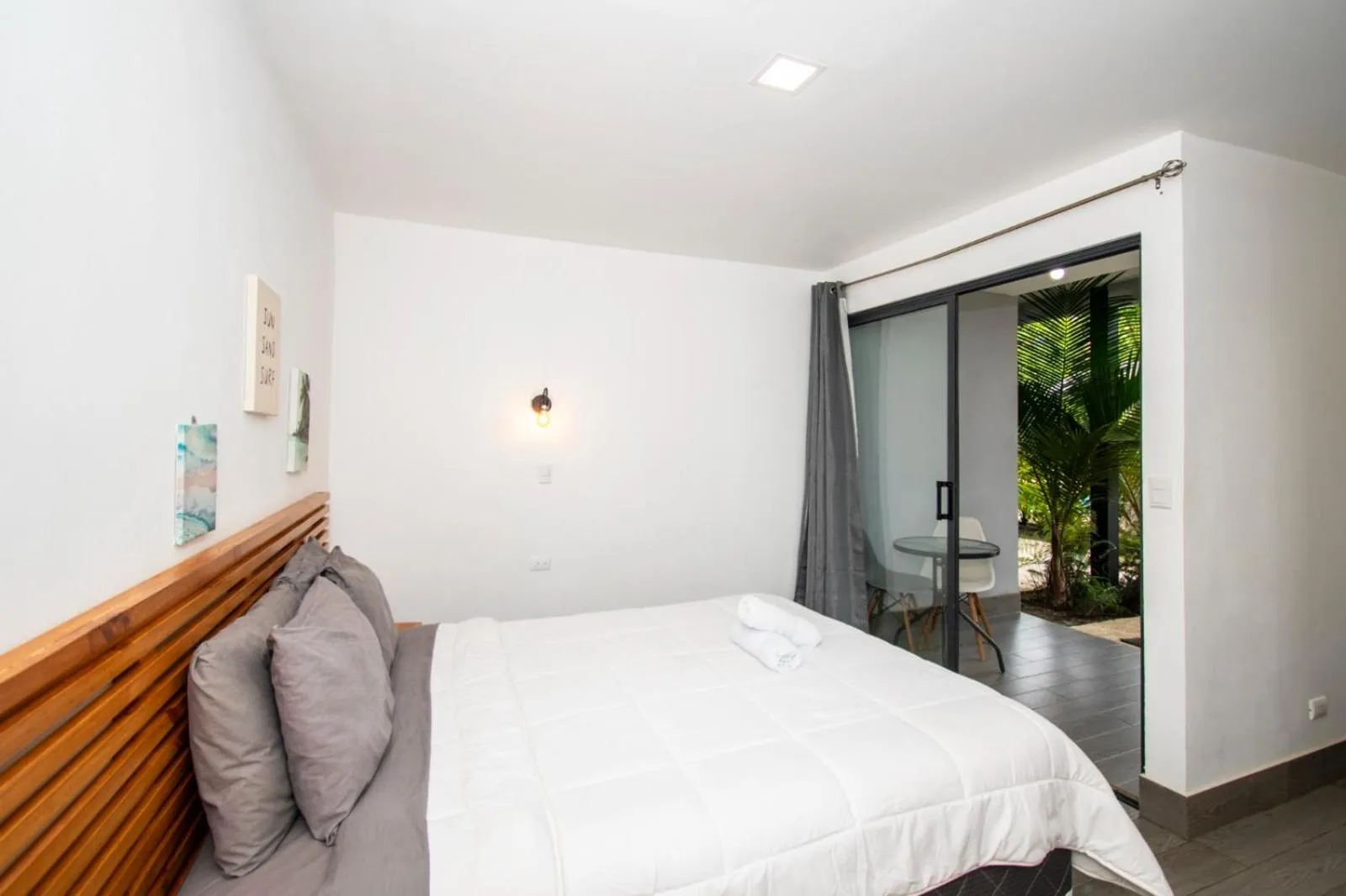 Property building, Bed in Yuli Hotel