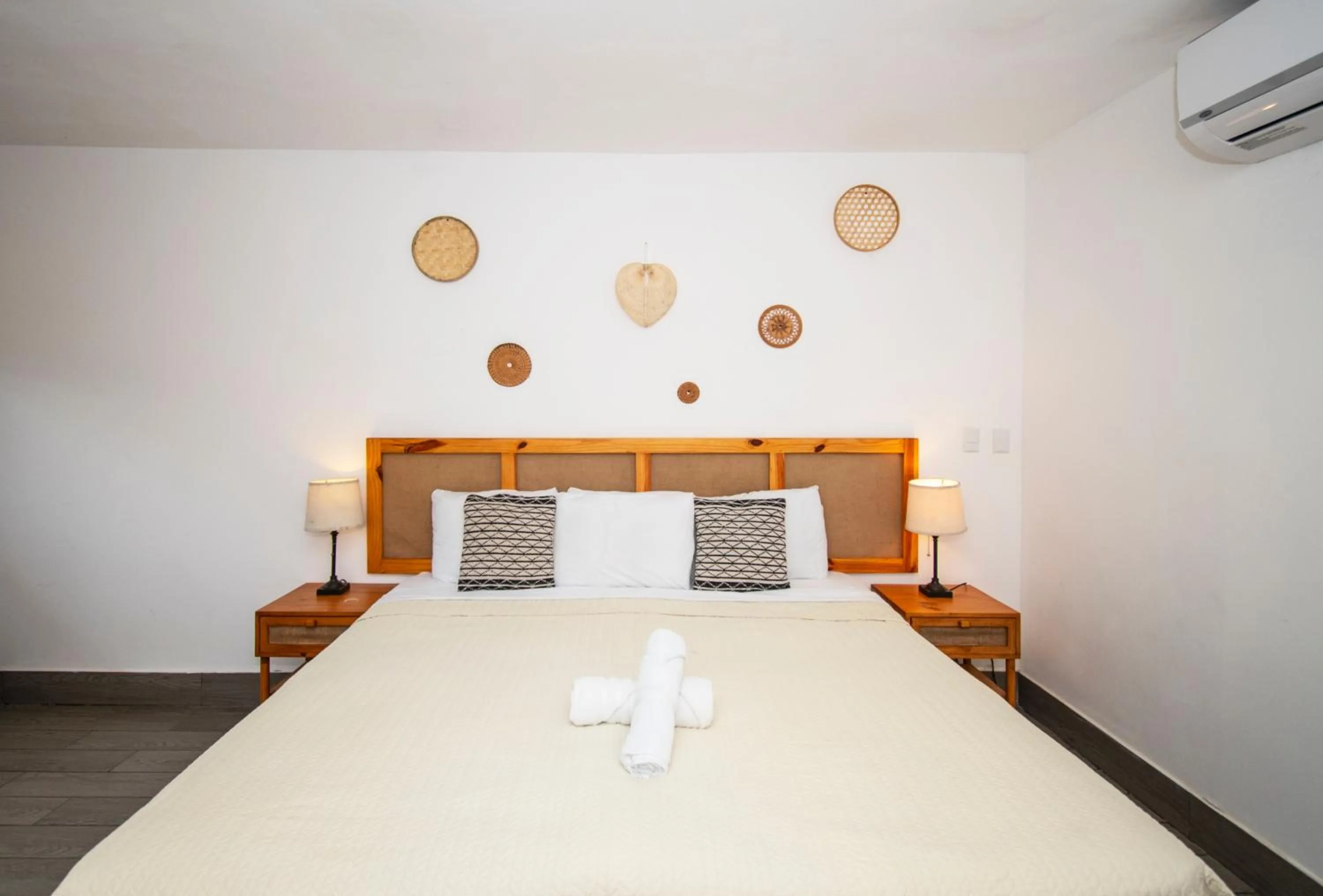 Property building, Bed in Yuli Hotel