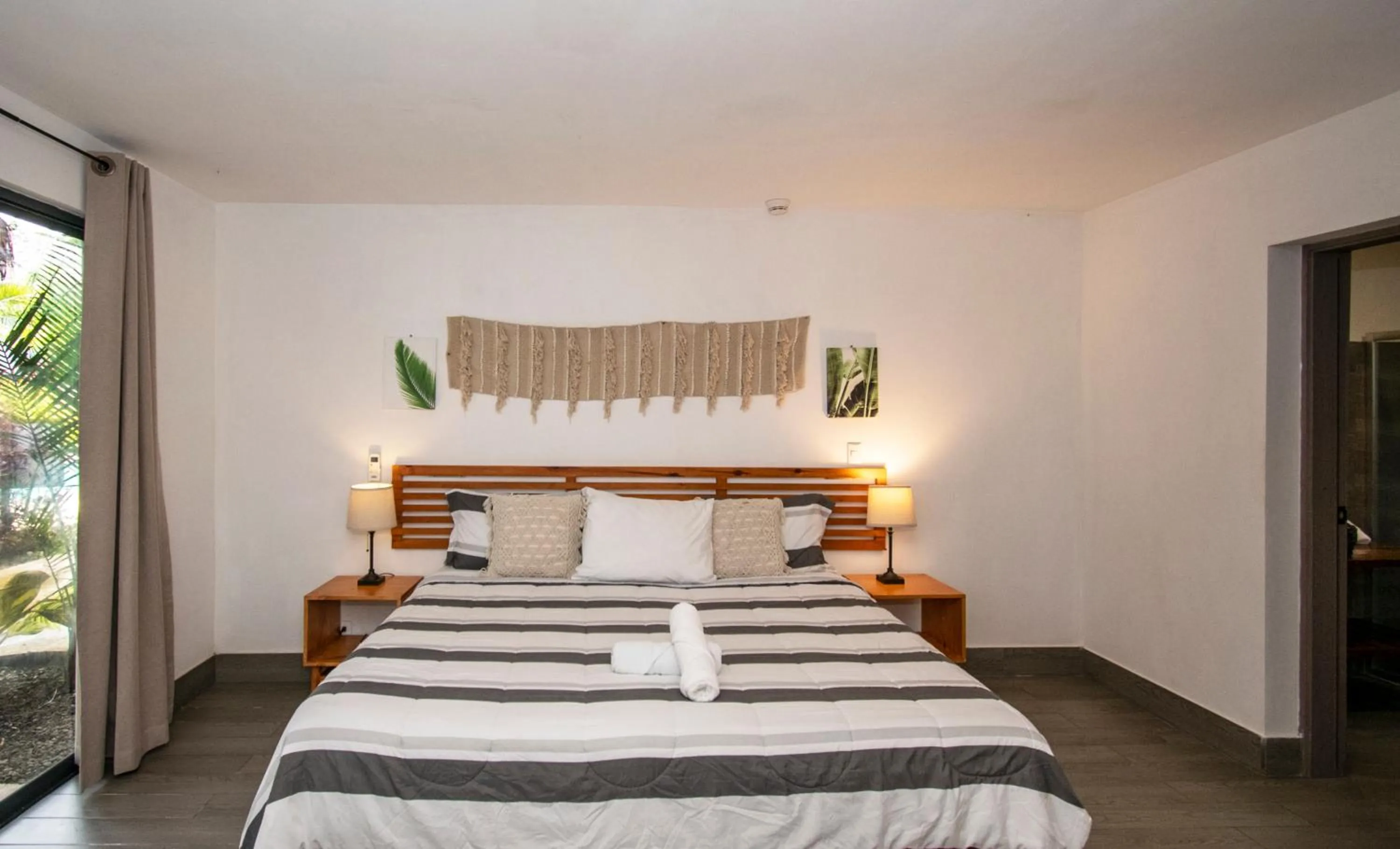 Property building, Bed in Yuli Hotel