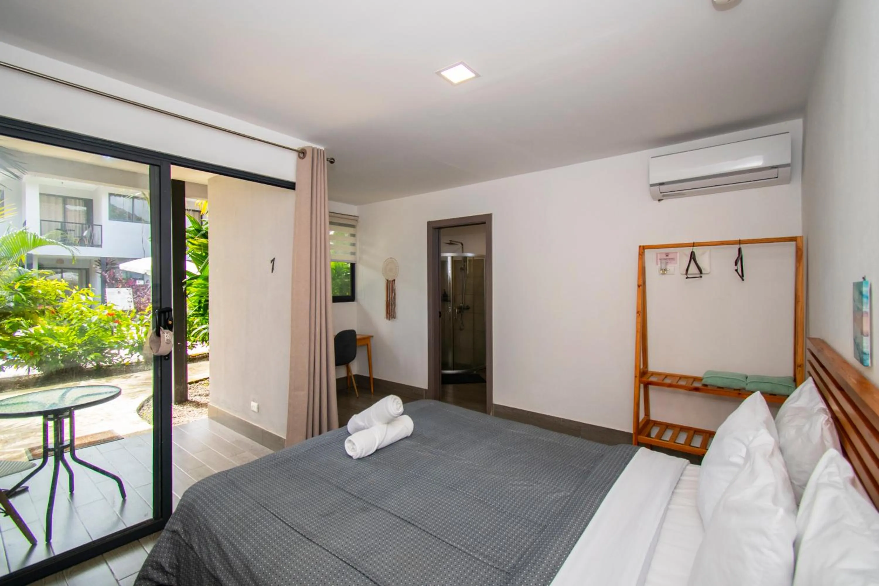 Property building, Bed in Yuli Hotel