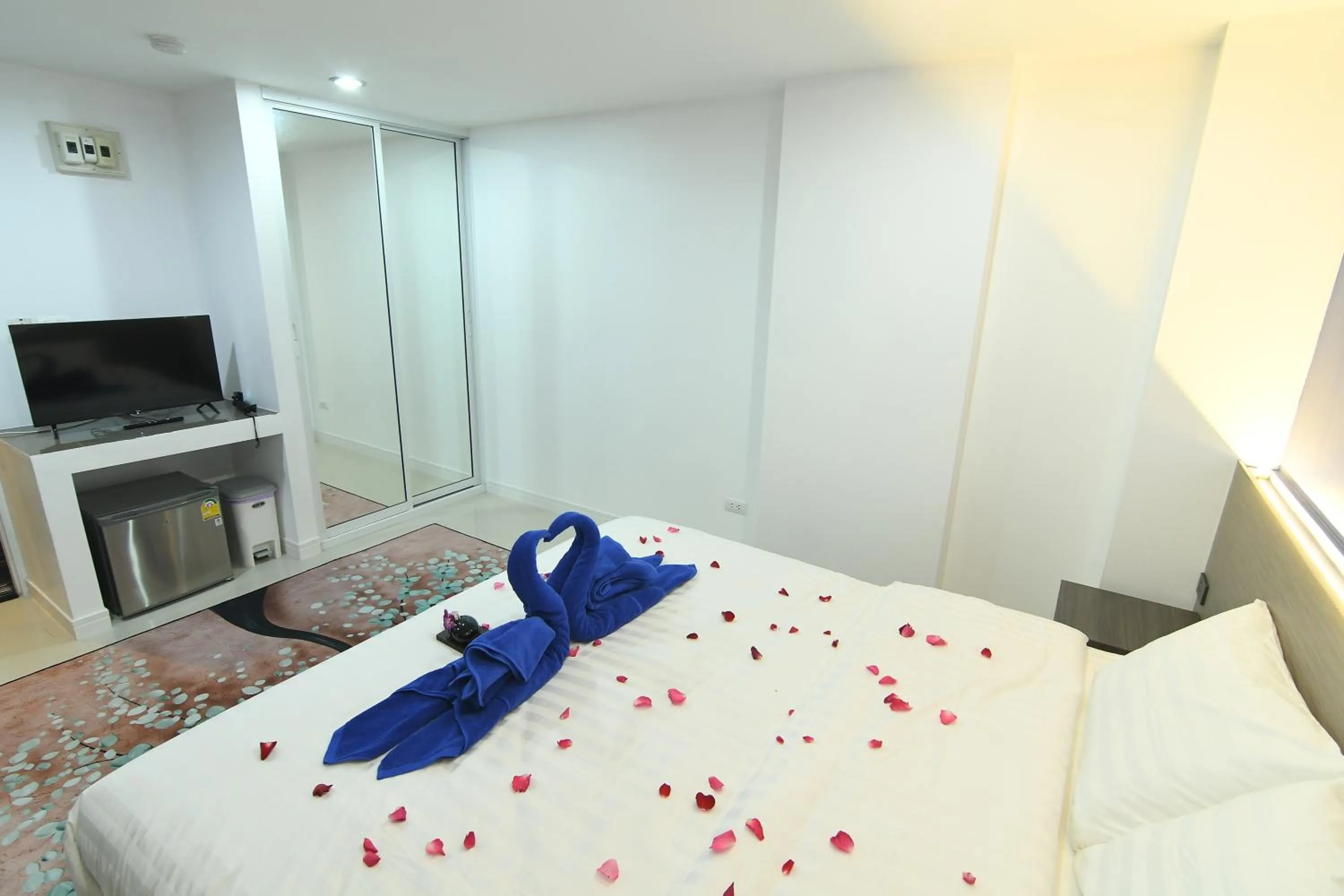 Bed in Poonsuk Place Hotel