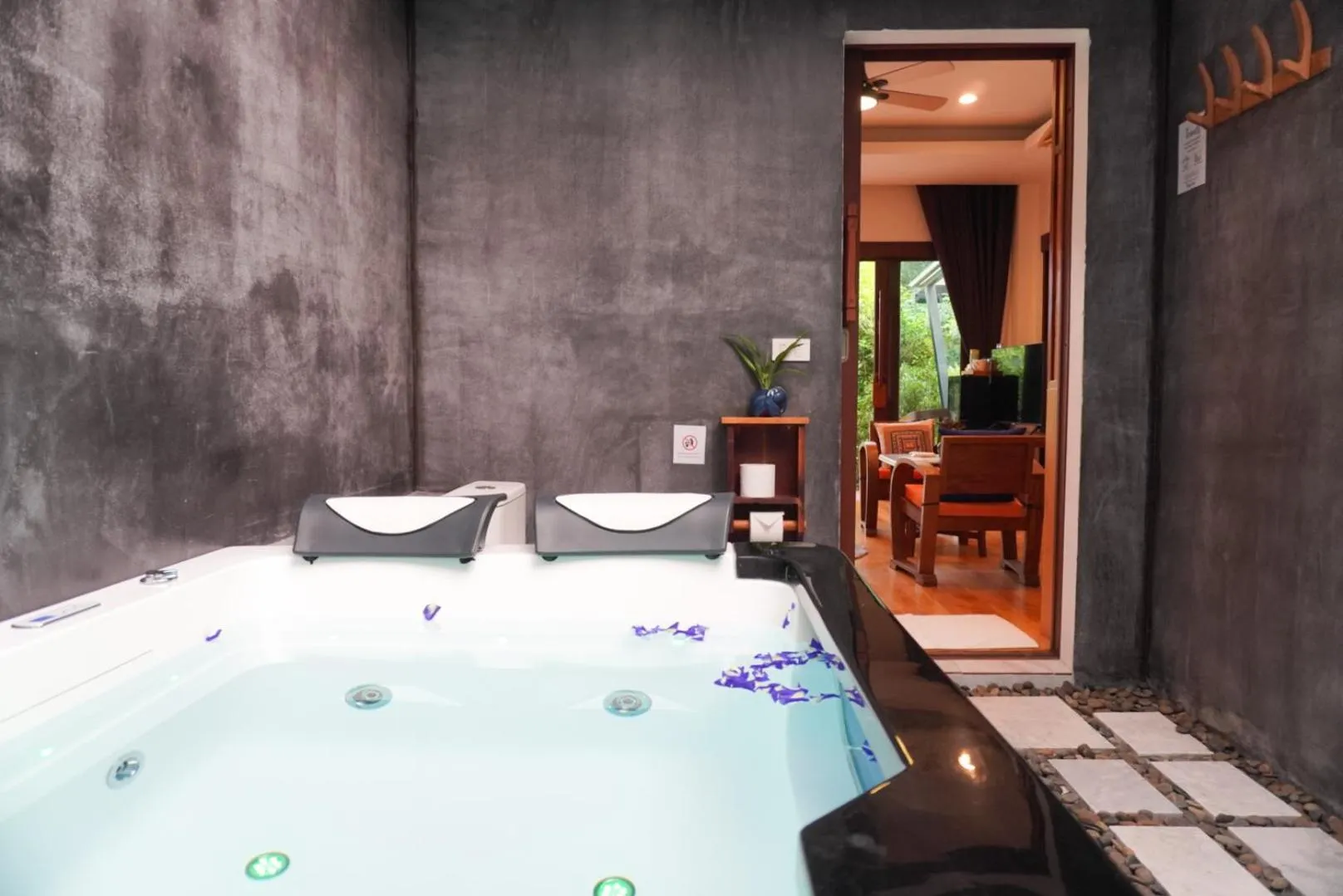 Facility for disabled guests, Bed in Cascade Tara