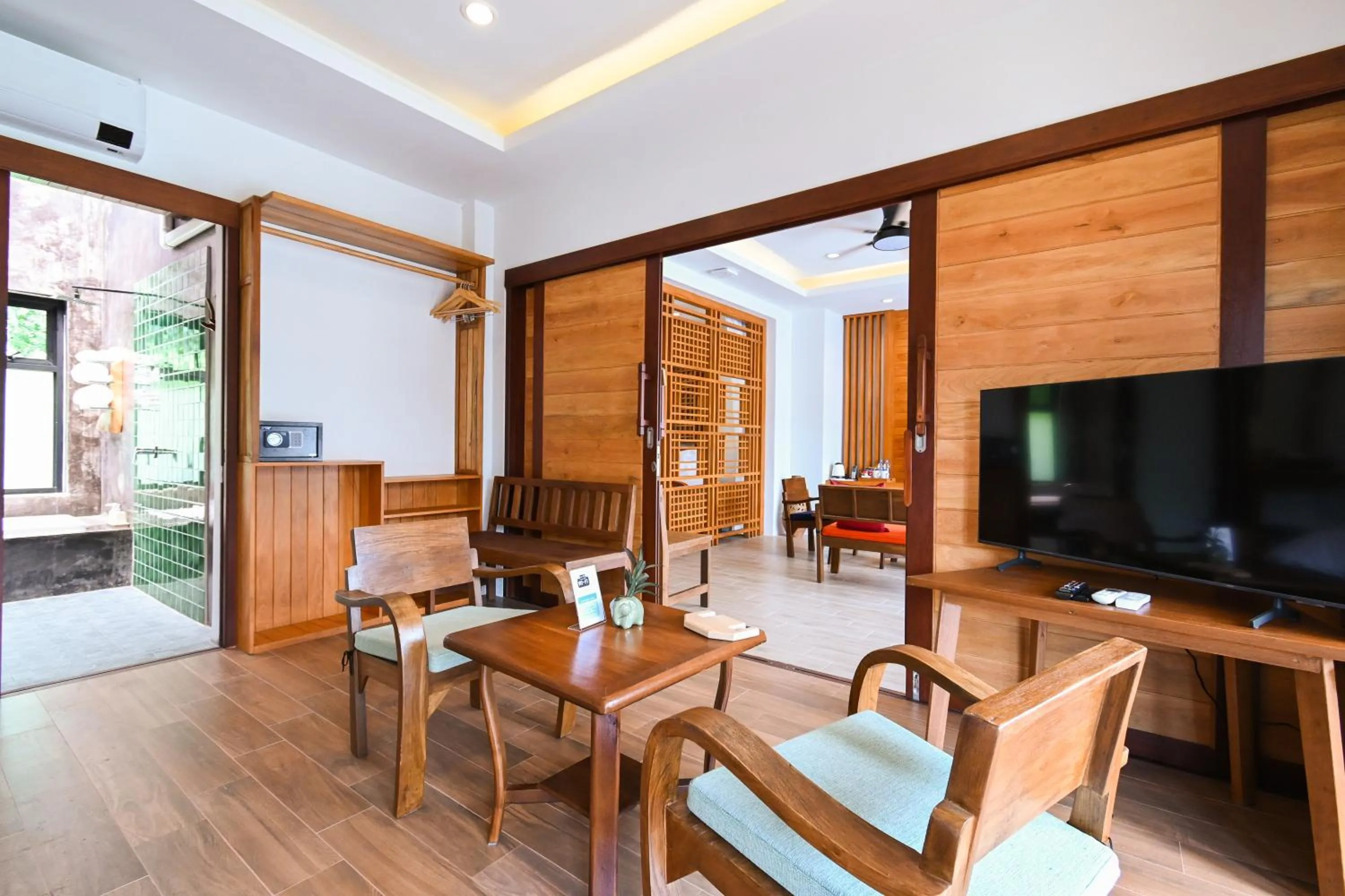 Communal lounge/ TV room in Cascade Tara