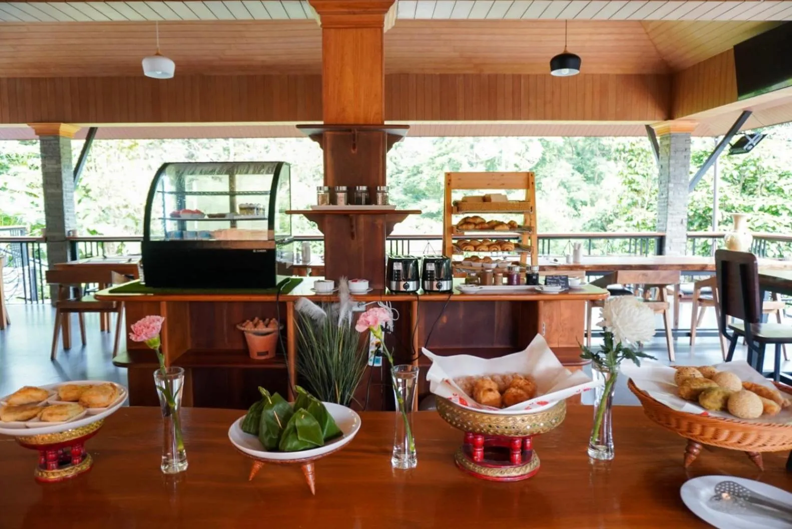 Breakfast in Cascade Tara