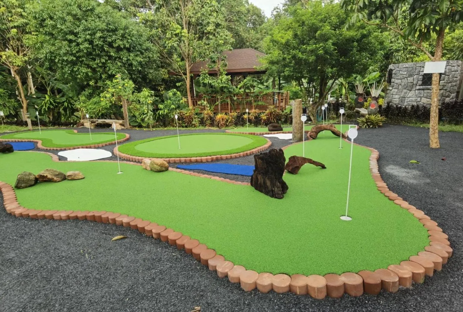 Minigolf in Cascade Tara