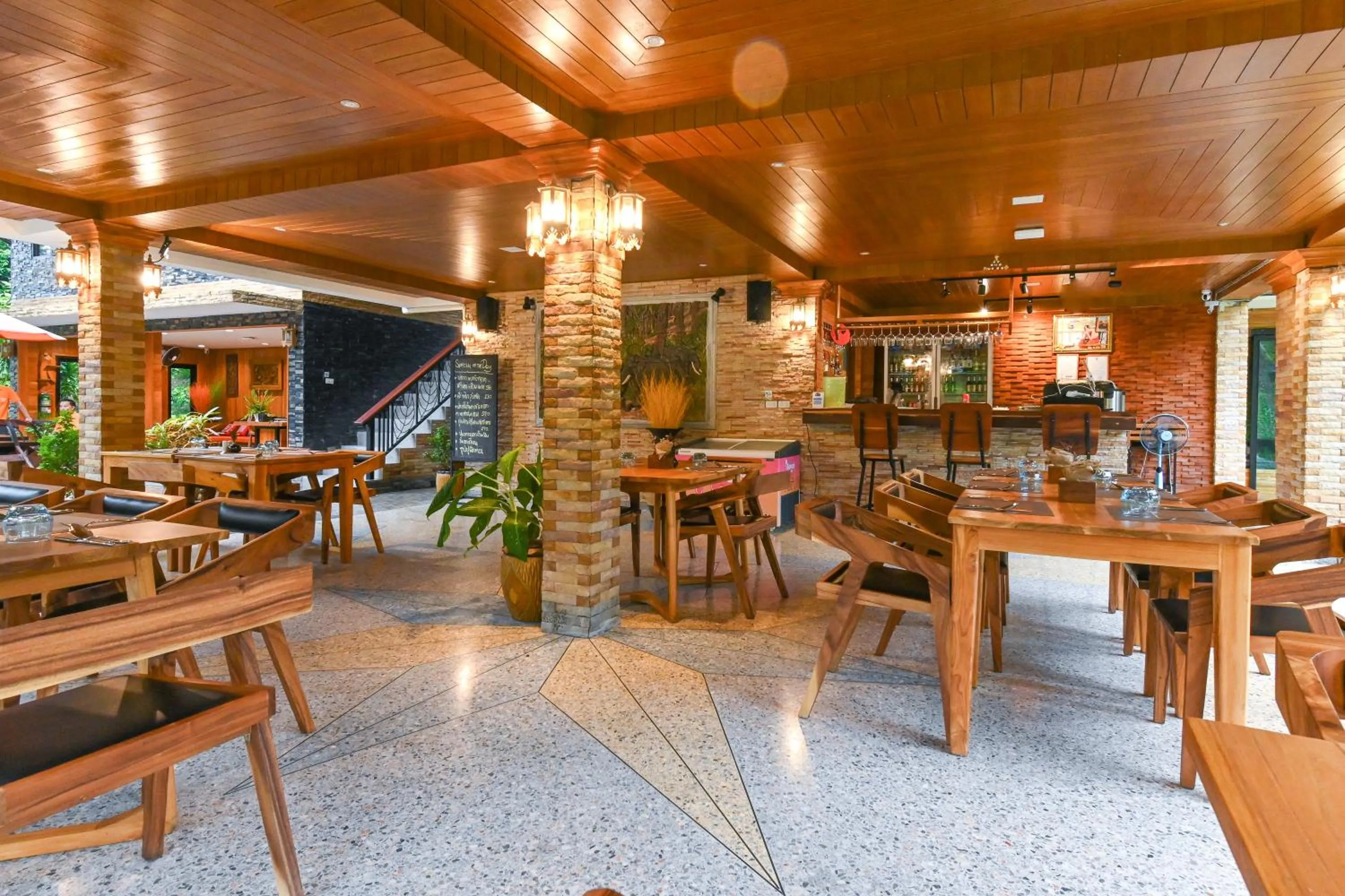 Restaurant/places to eat in Cascade Tara