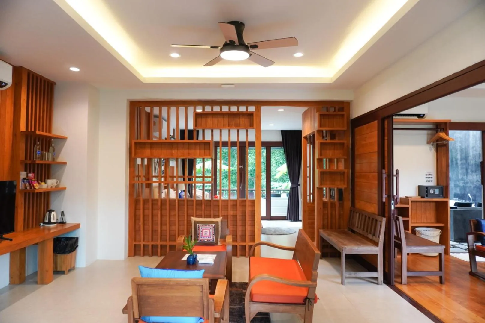 Restaurant/places to eat in Cascade Tara