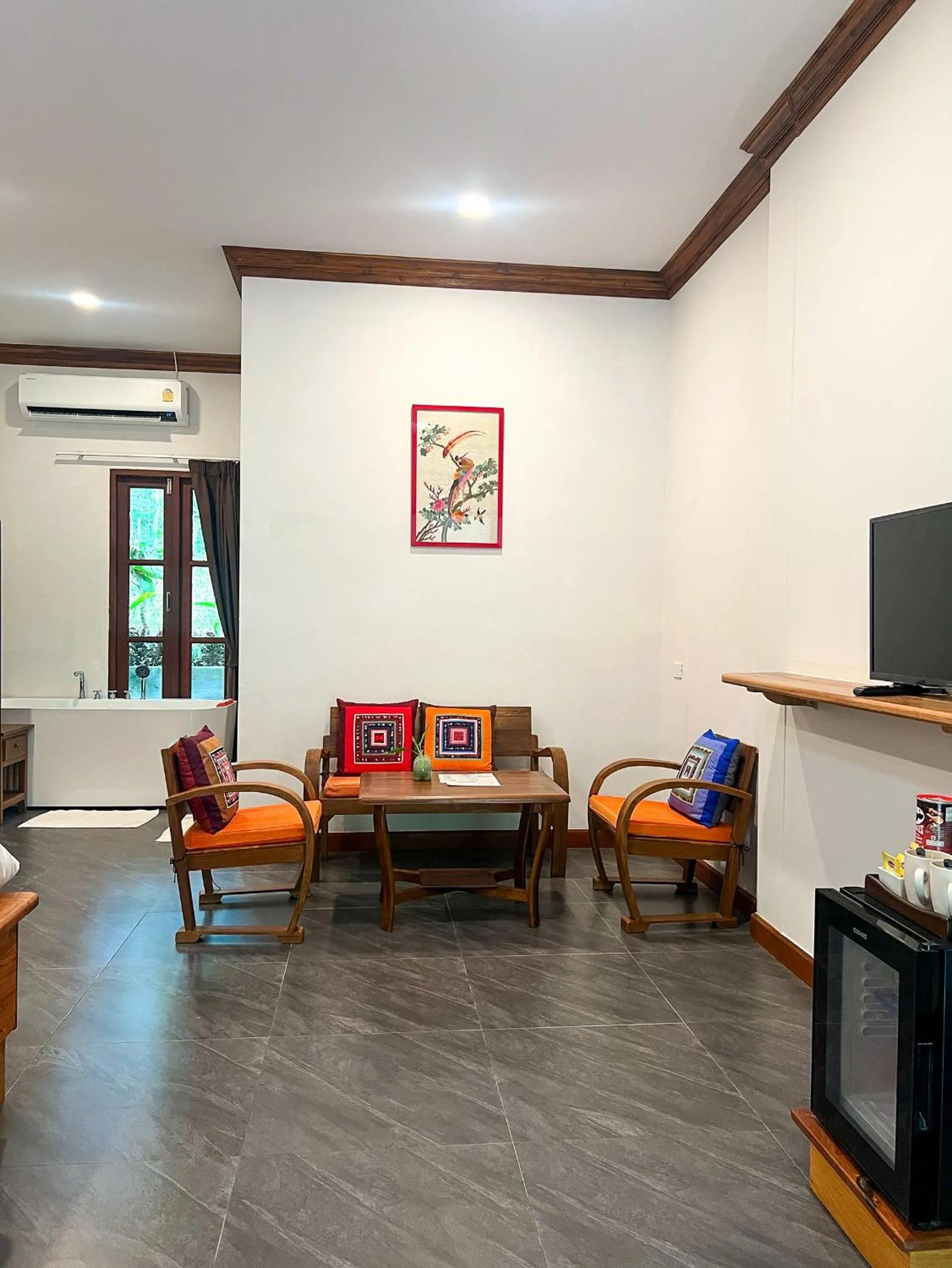 Seating area in Cascade Tara