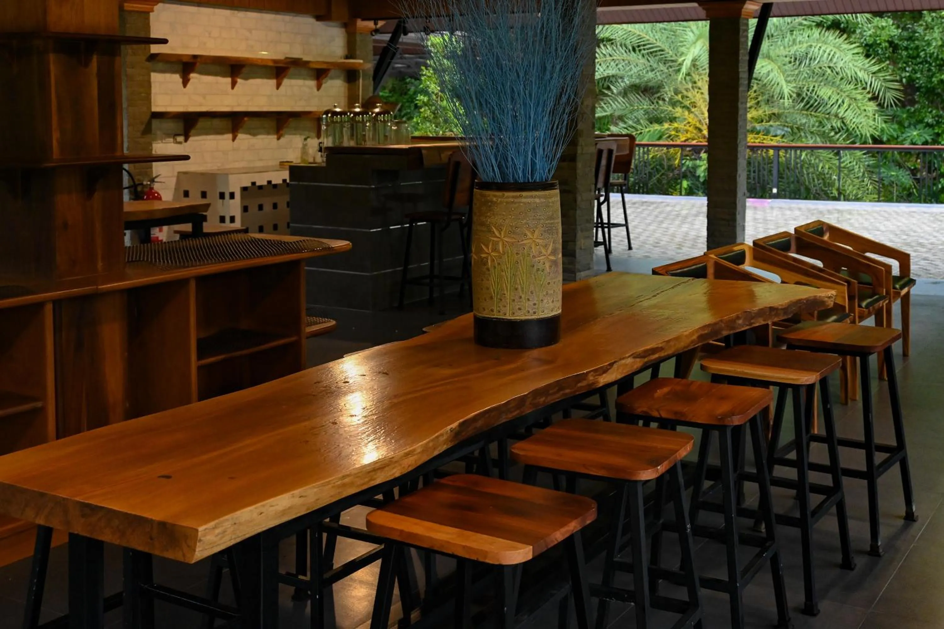 Restaurant/places to eat in Cascade Tara