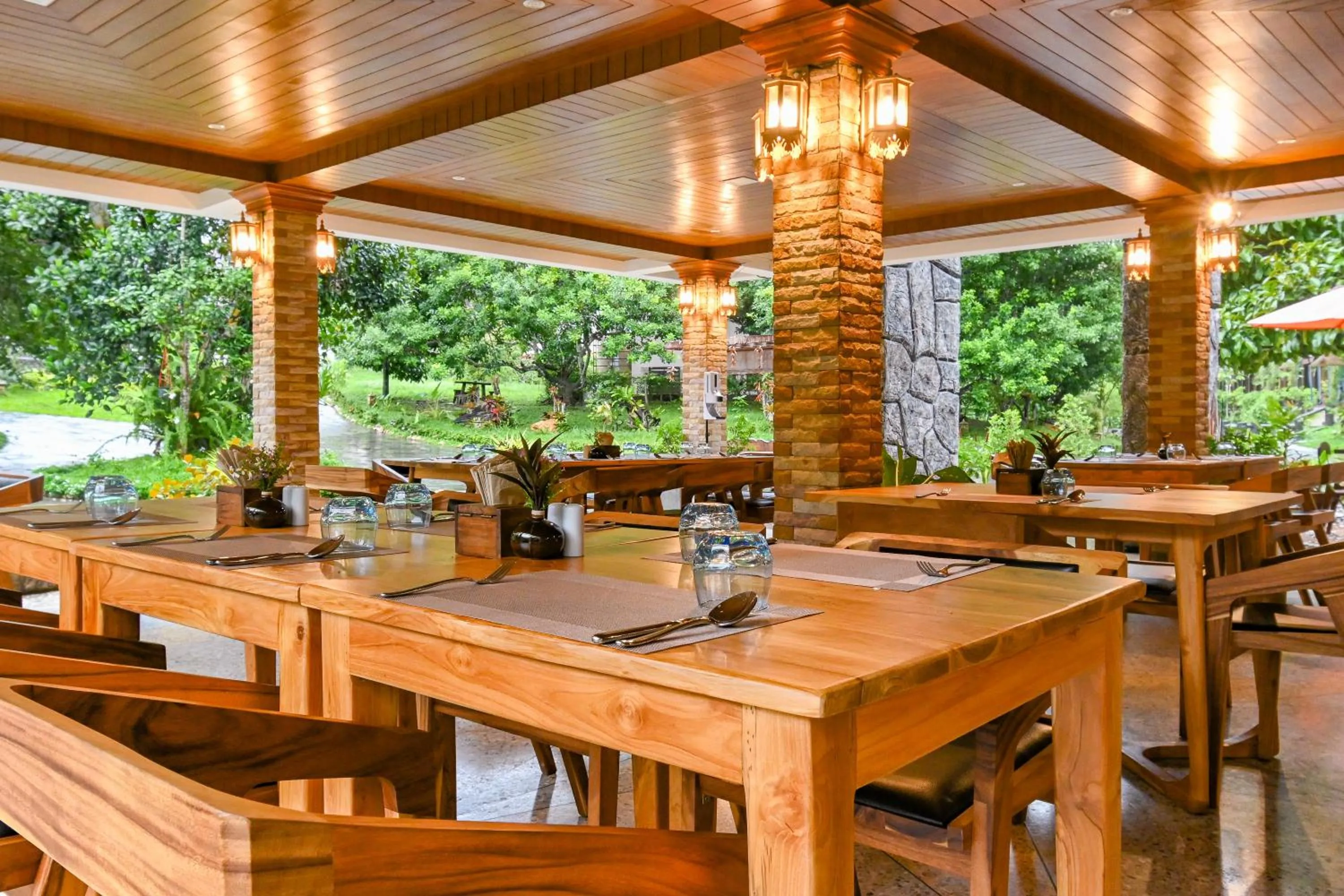 Restaurant/places to eat in Cascade Tara