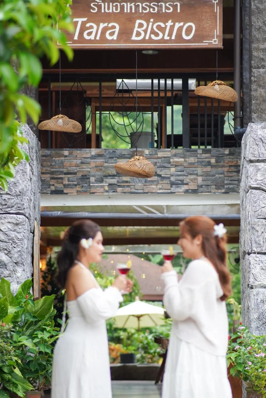 Restaurant/places to eat in Cascade Tara