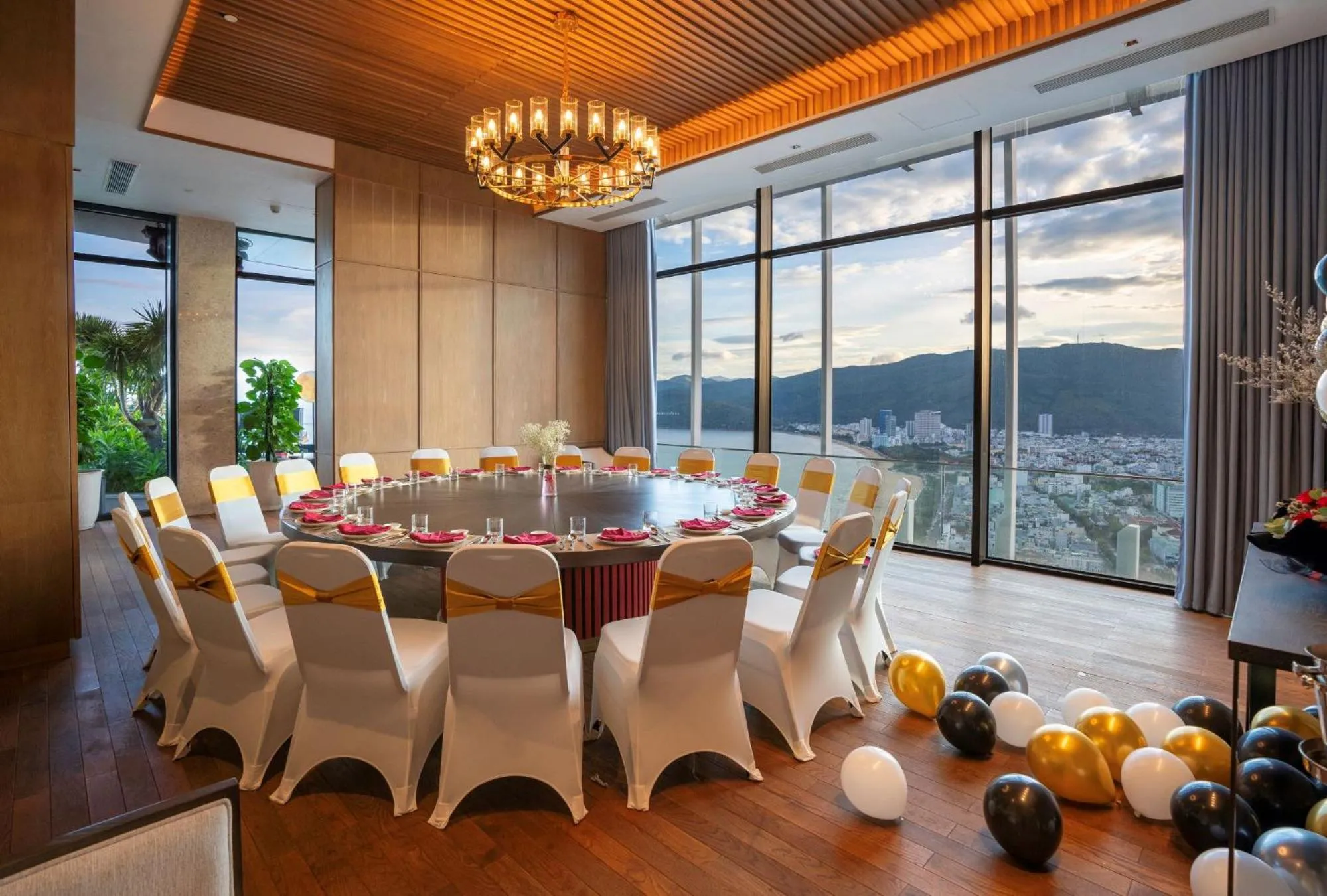 Restaurant/places to eat in Grand Hyams Hotel - Quy Nhon Beach