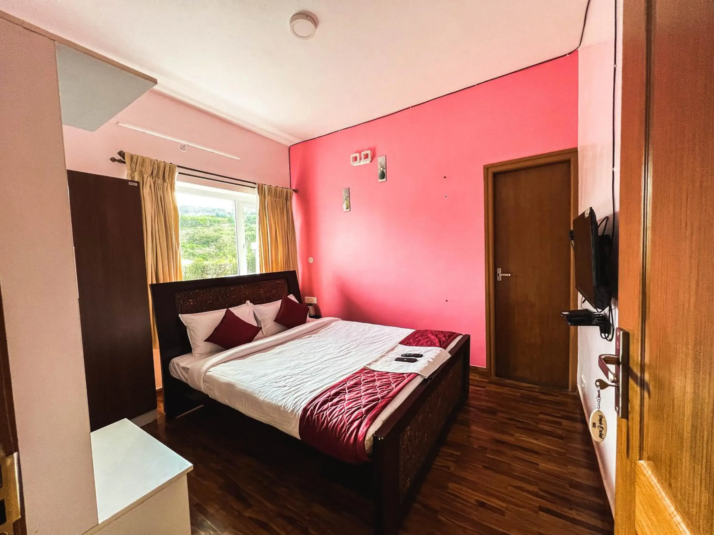 Standard Queen Room in PURPLE ORCHID BY XACRO XPERIENCES Standard Queen Room in PURPLE ORCHID BY XACRO XPERIENCES