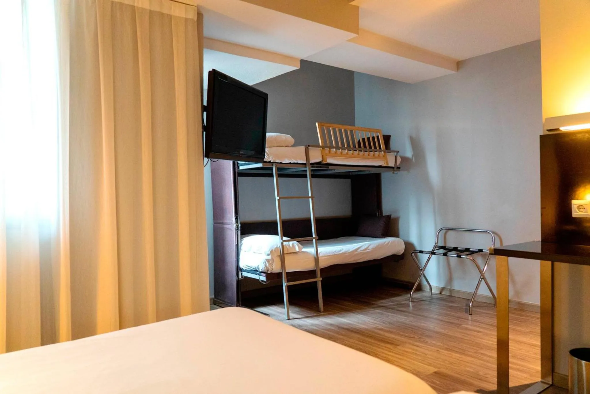 Photo of the whole room, Bed in Sercotel Córdoba Medina Azahara