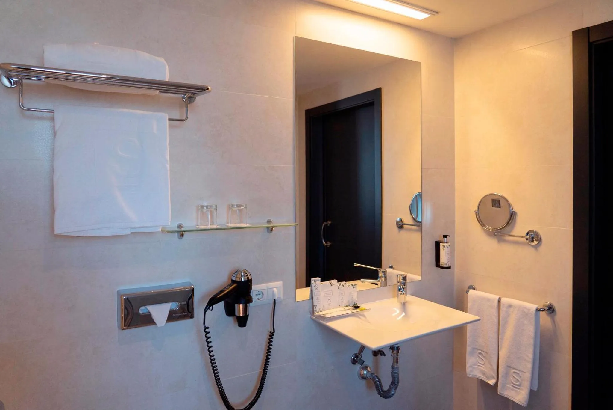 Bathroom in Sercotel Córdoba Medina Azahara