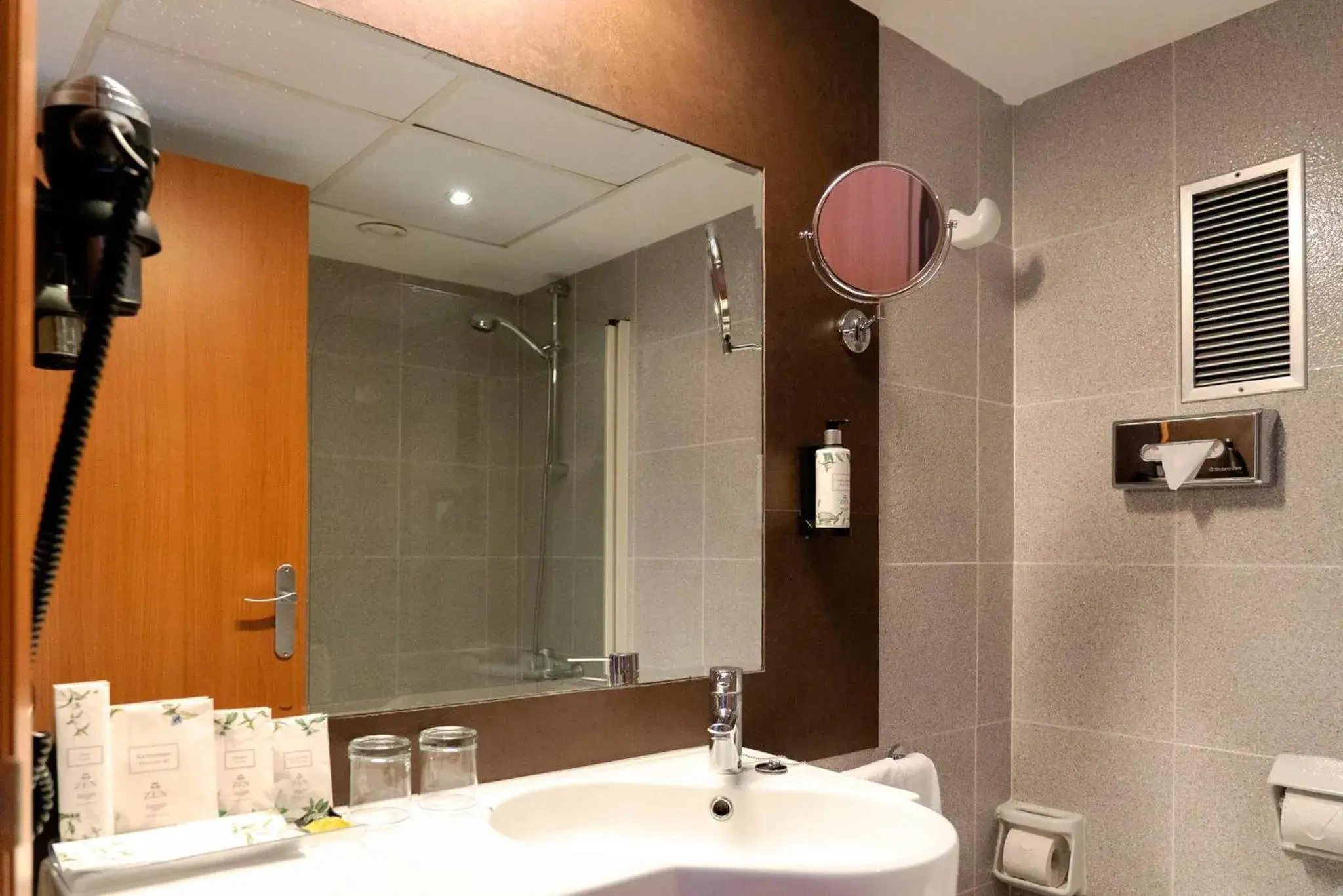 Twin Room - single occupancy in Sercotel Córdoba Medina Azahara Twin Room - single occupancy in Sercotel Córdoba Medina Azahara