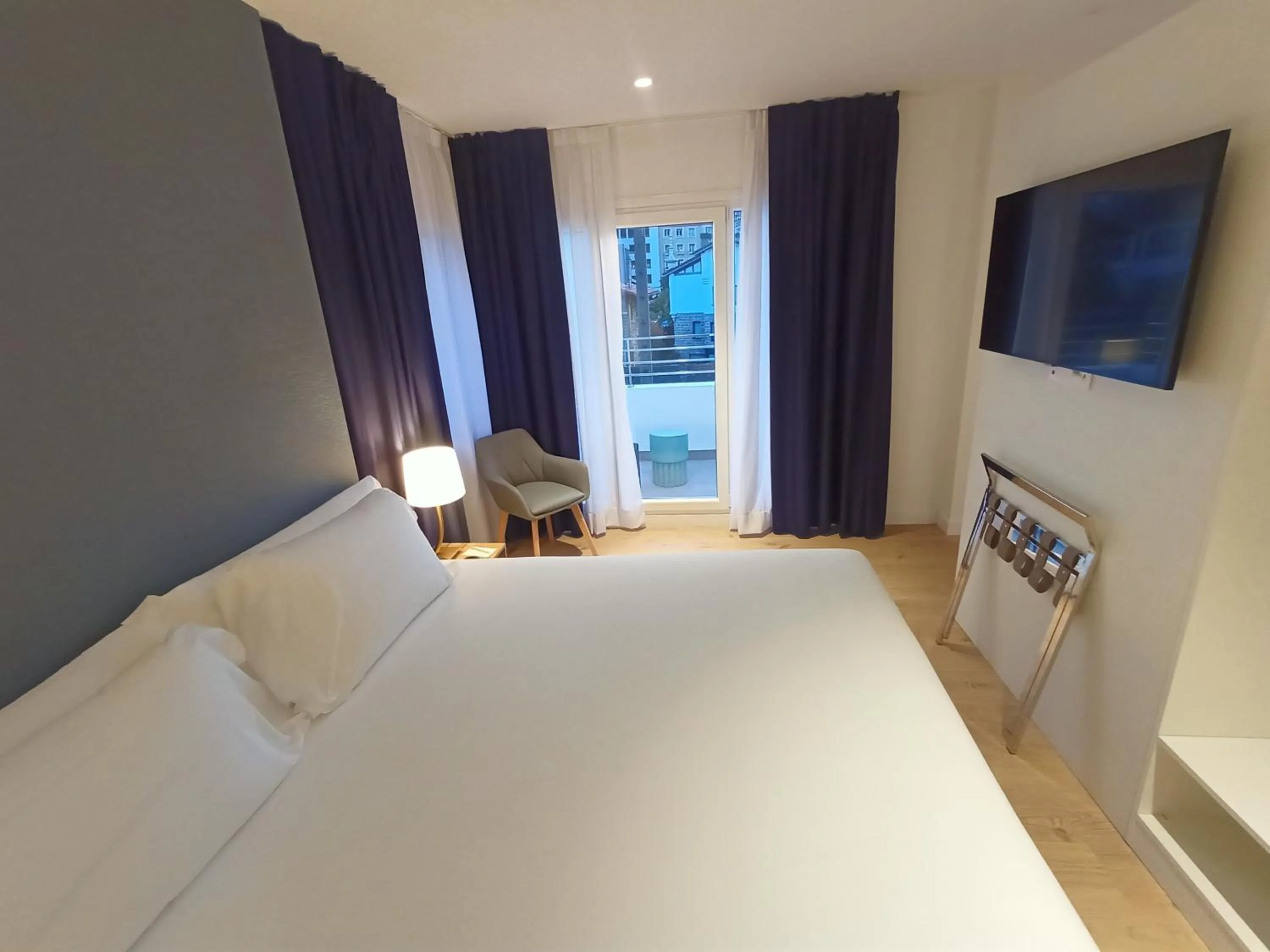 Bed in abba Apartments Playa de Gros San Sebastián