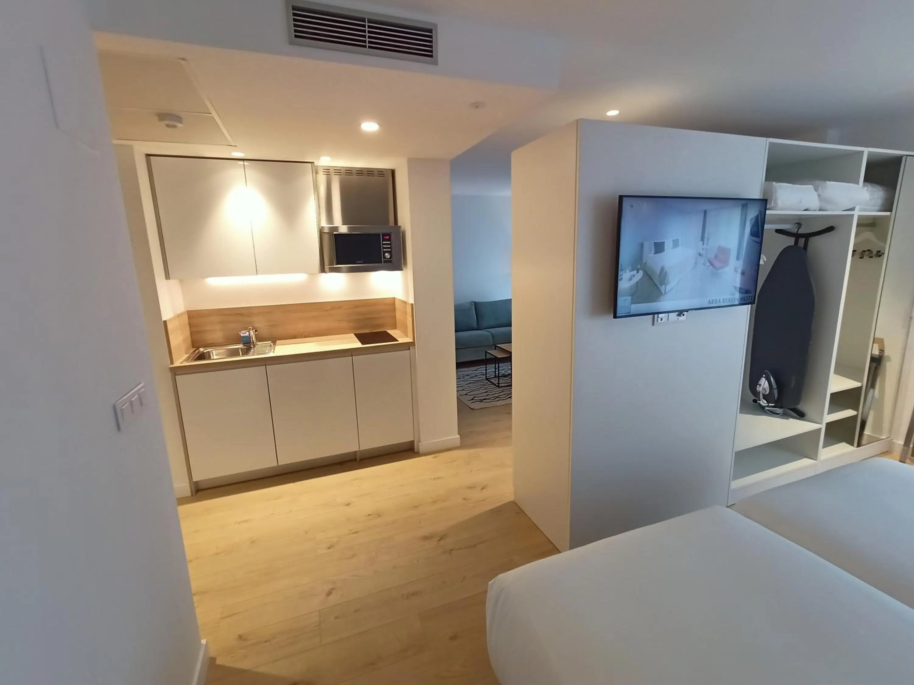 Bed in abba Apartments Playa de Gros San Sebastián