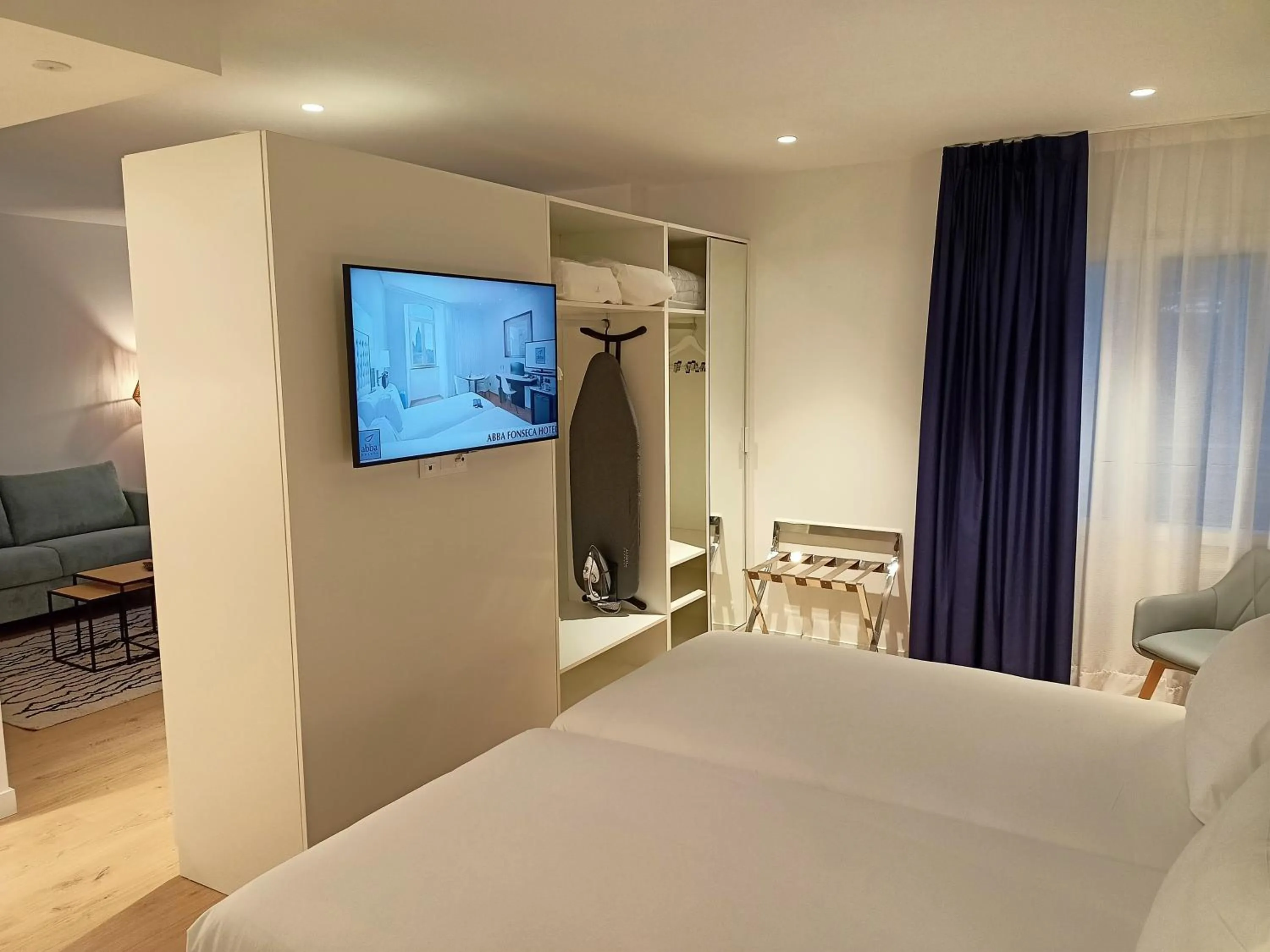 Bed in abba Apartments Playa de Gros San Sebastián