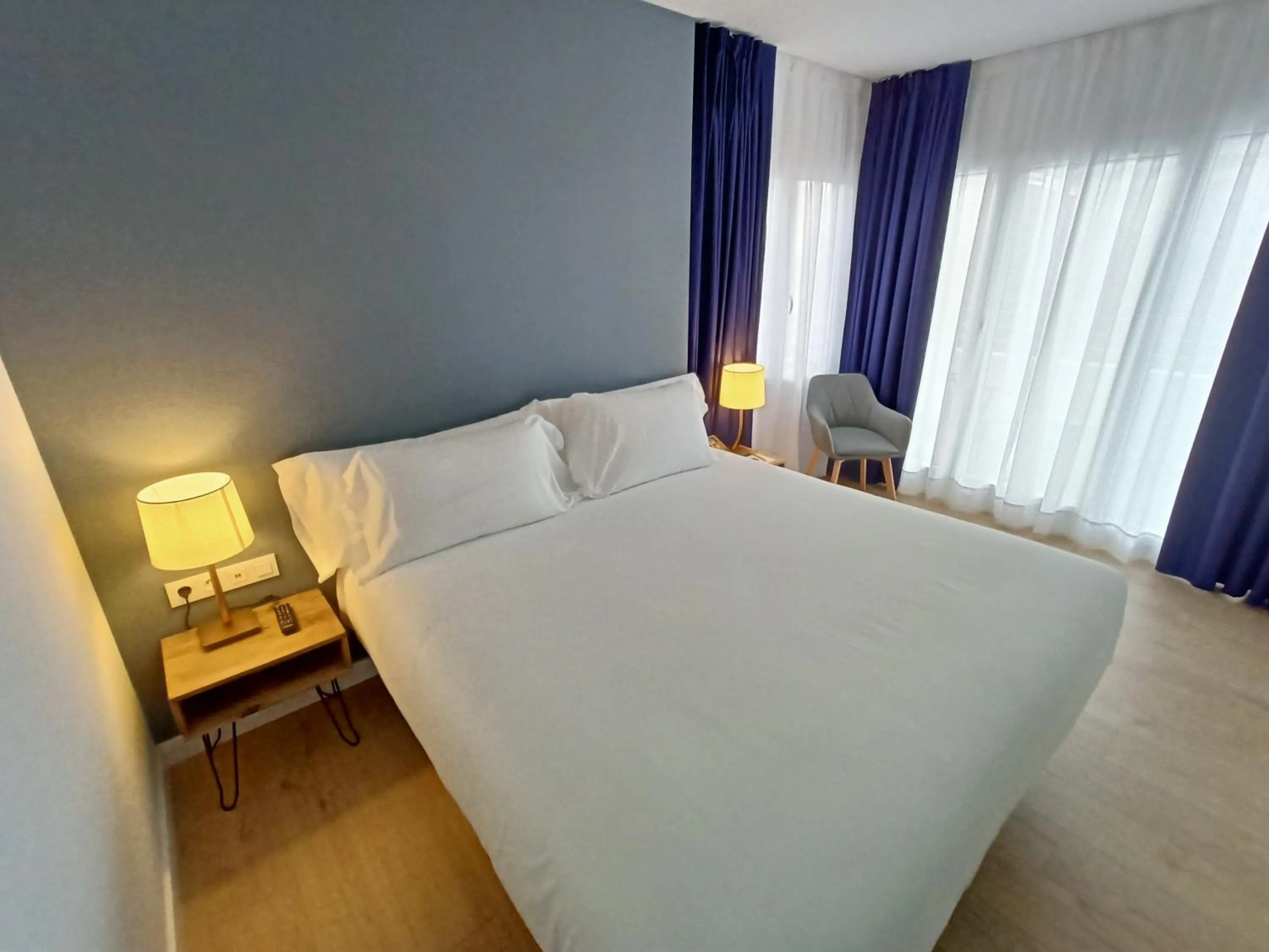 Bed in abba Apartments Playa de Gros San Sebastián