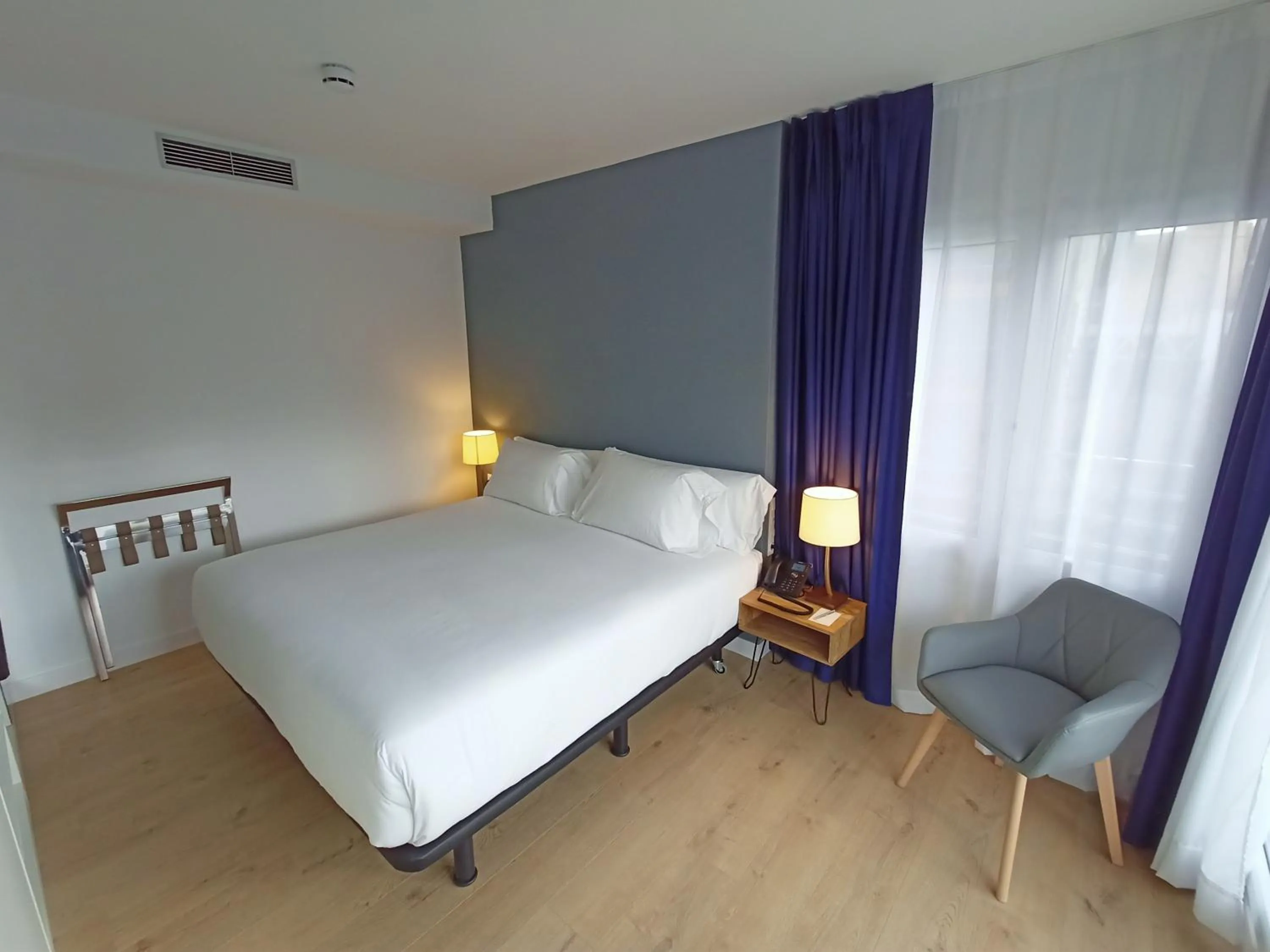 Bed in abba Apartments Playa de Gros San Sebastián