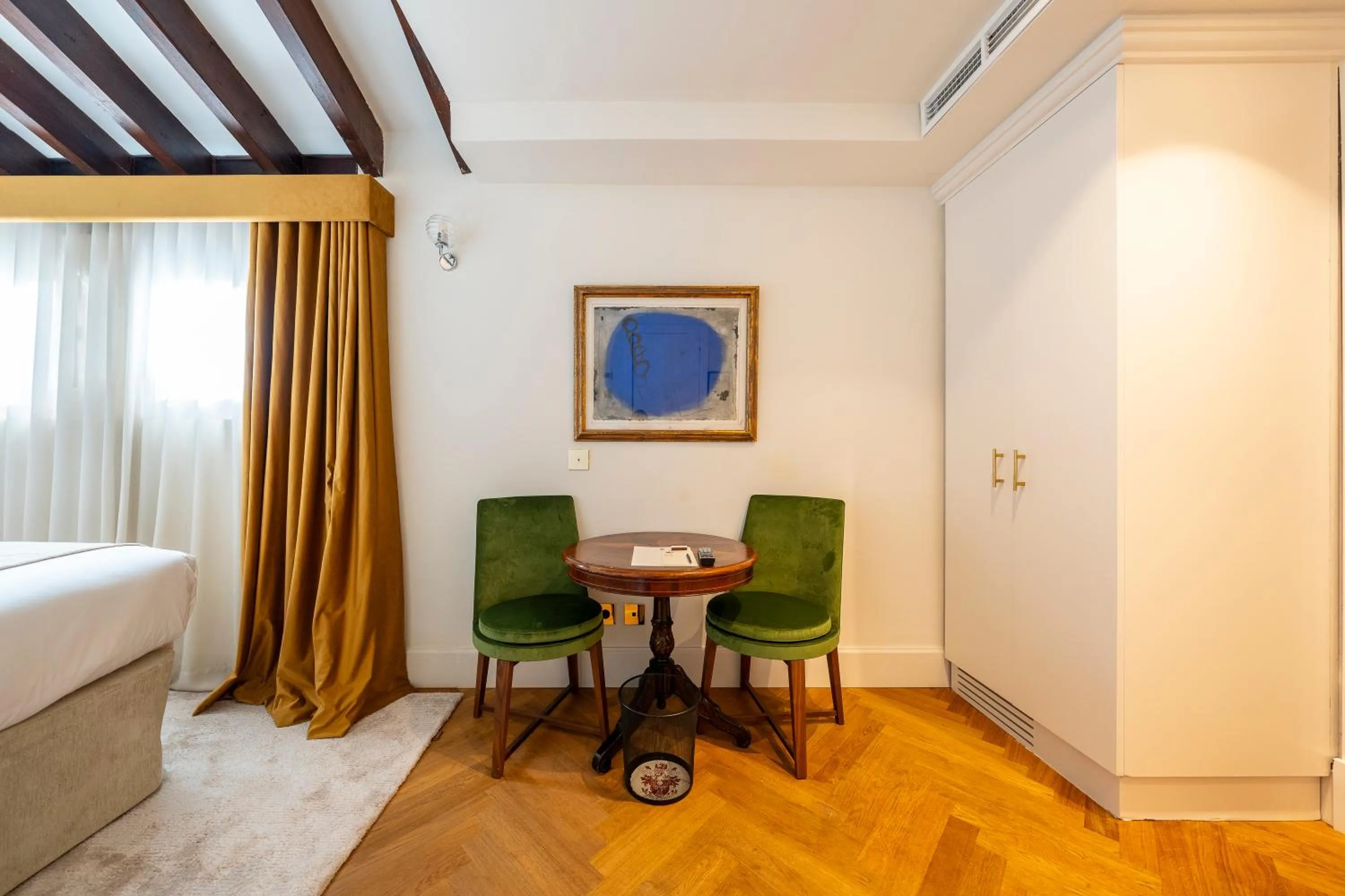 Photo of the whole room, Bed in Palacio Ca Sa Galesa