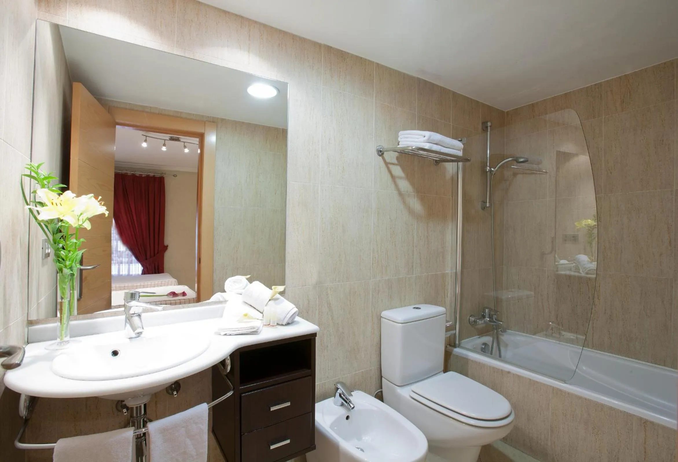 Bathroom in Hotel Presidente by Maxi Hoteles