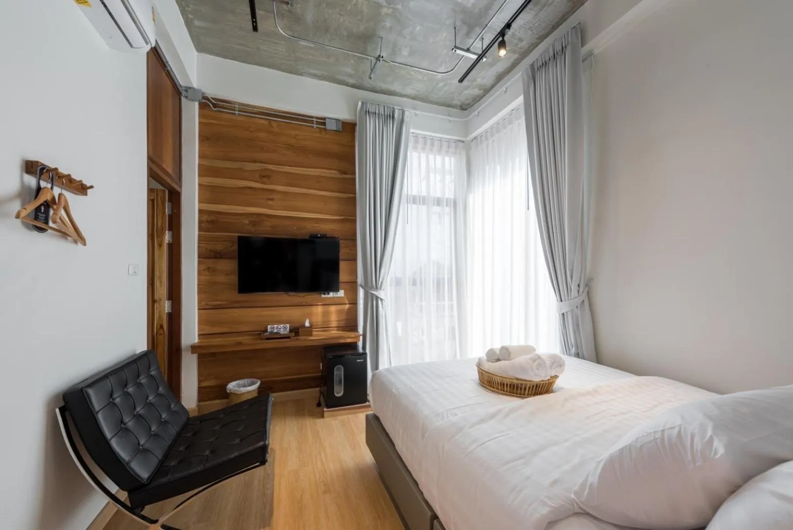 Bedroom, Bed in U chaikhong