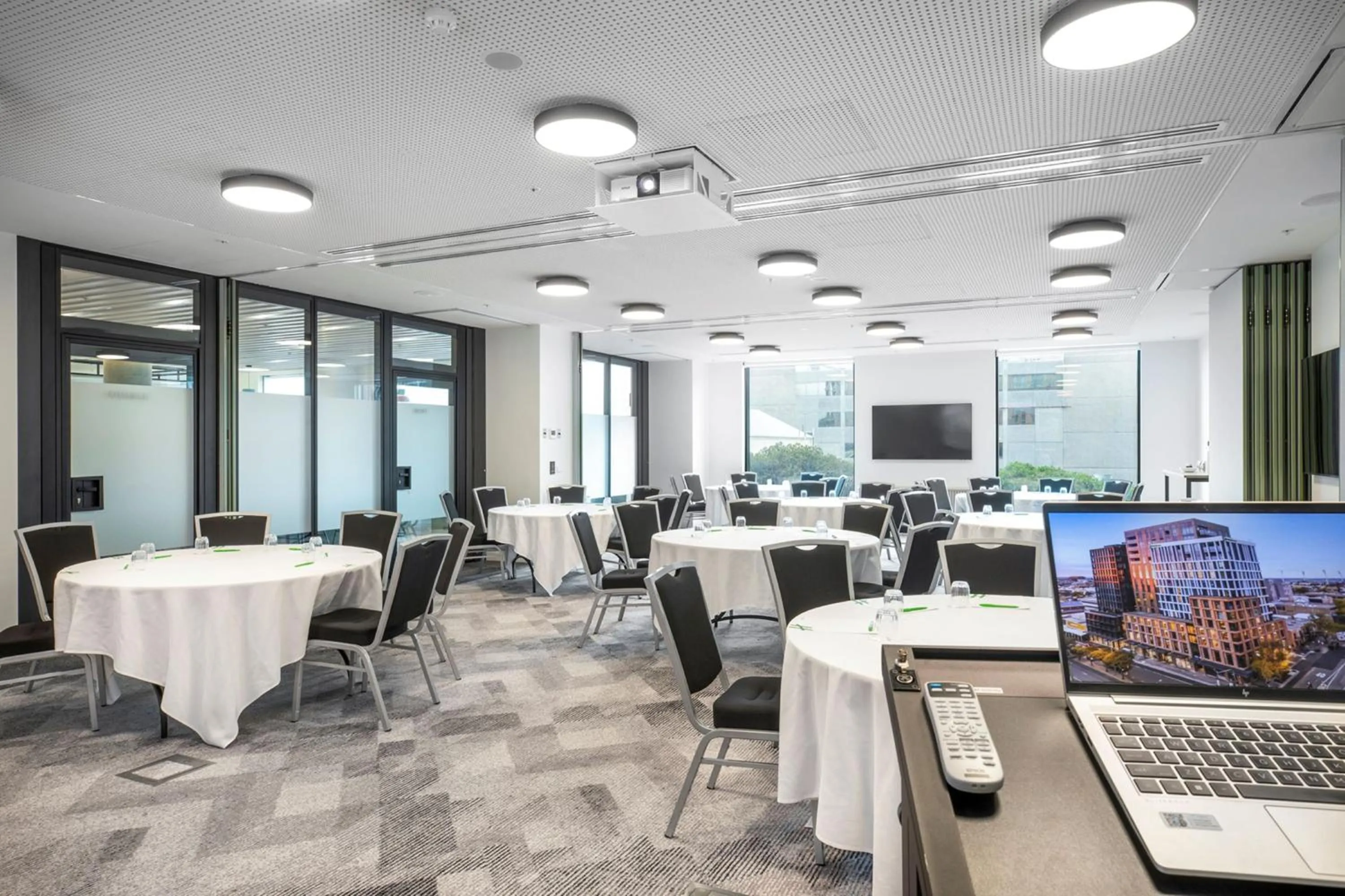 Meeting/conference room in Holiday Inn & Suites Geelong by IHG