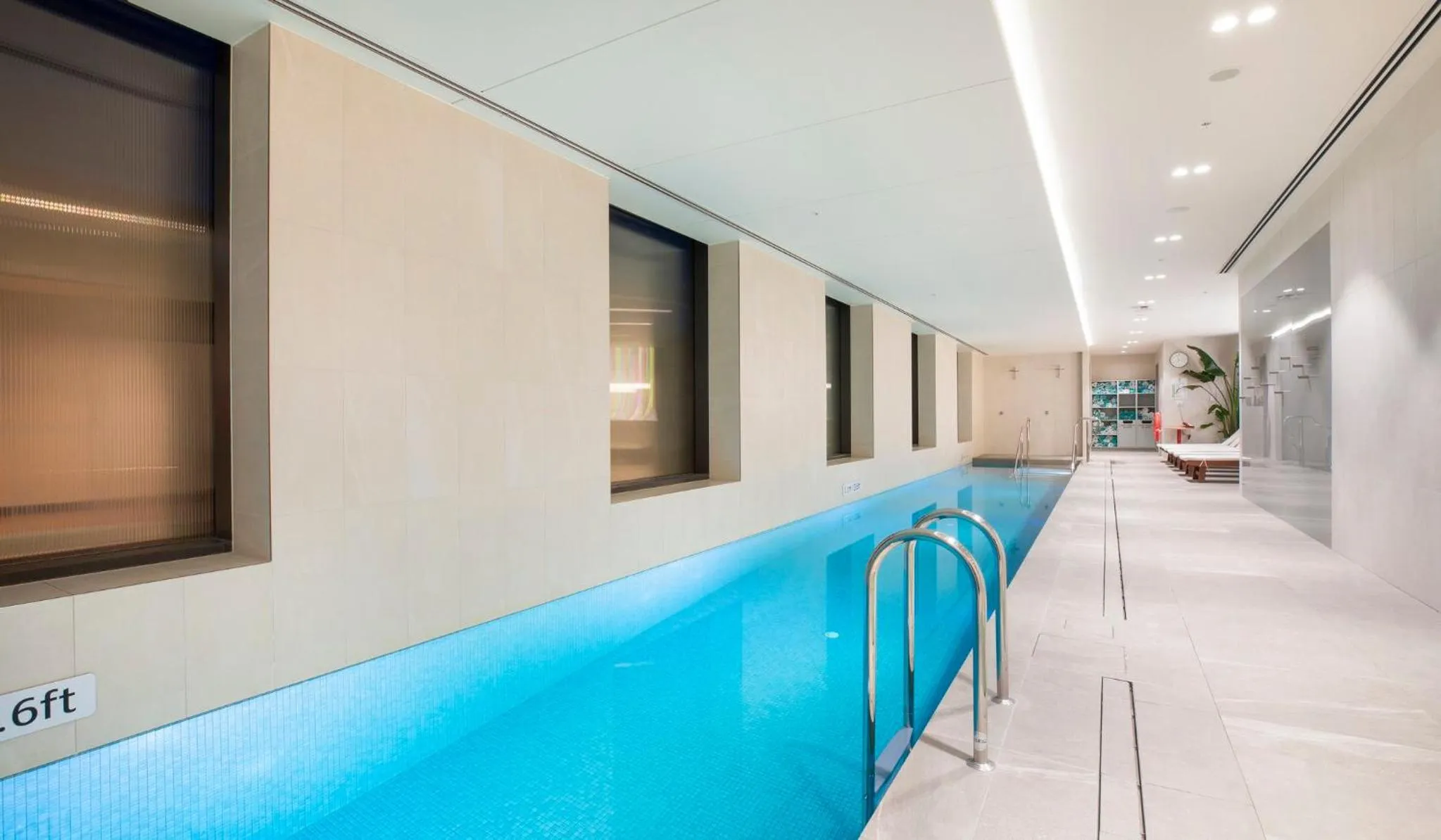 Swimming pool in Holiday Inn & Suites Geelong by IHG